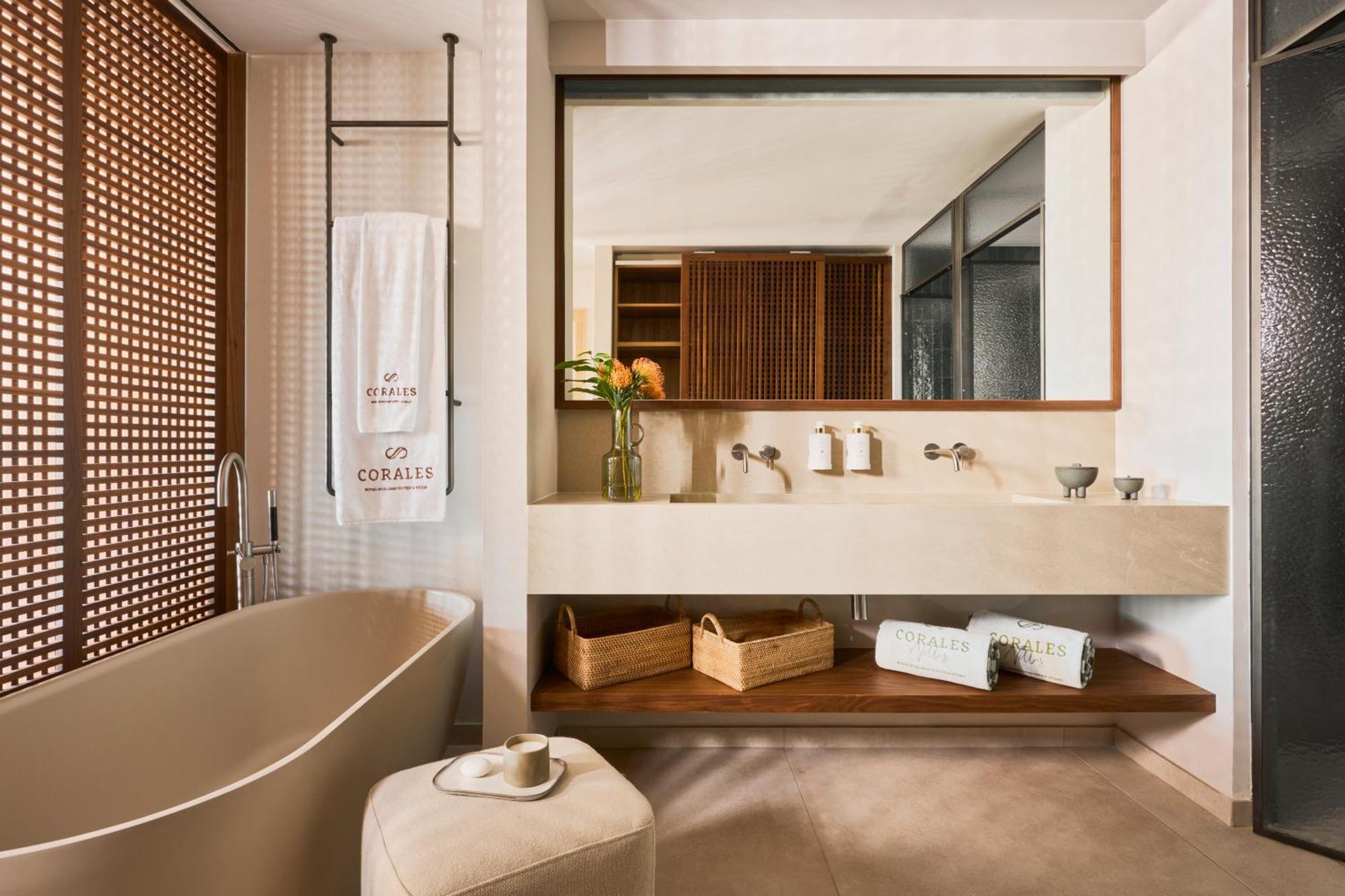 Deluxe Panoramic Suite 2 Bedrooms Pool 31