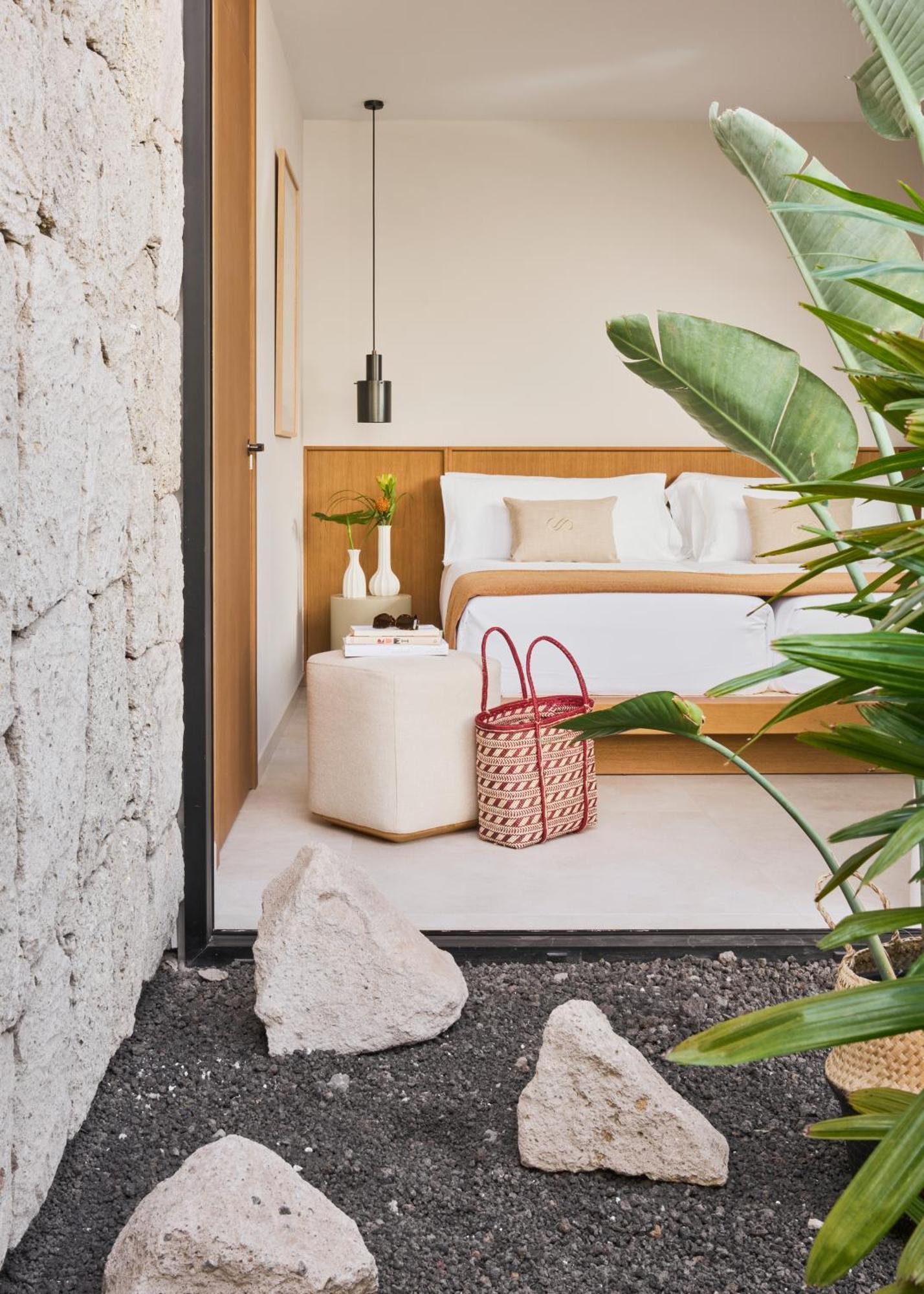 Deluxe Panoramic Suite 2 Bedrooms Pool 31