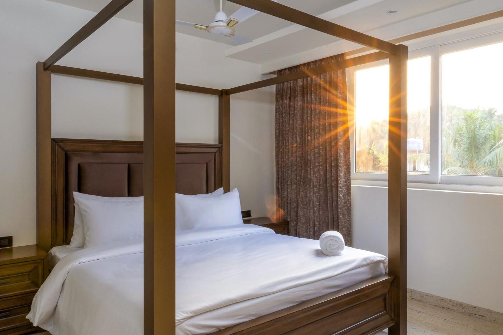 Casa Royale 2 Bedroom Suite & Living Room
