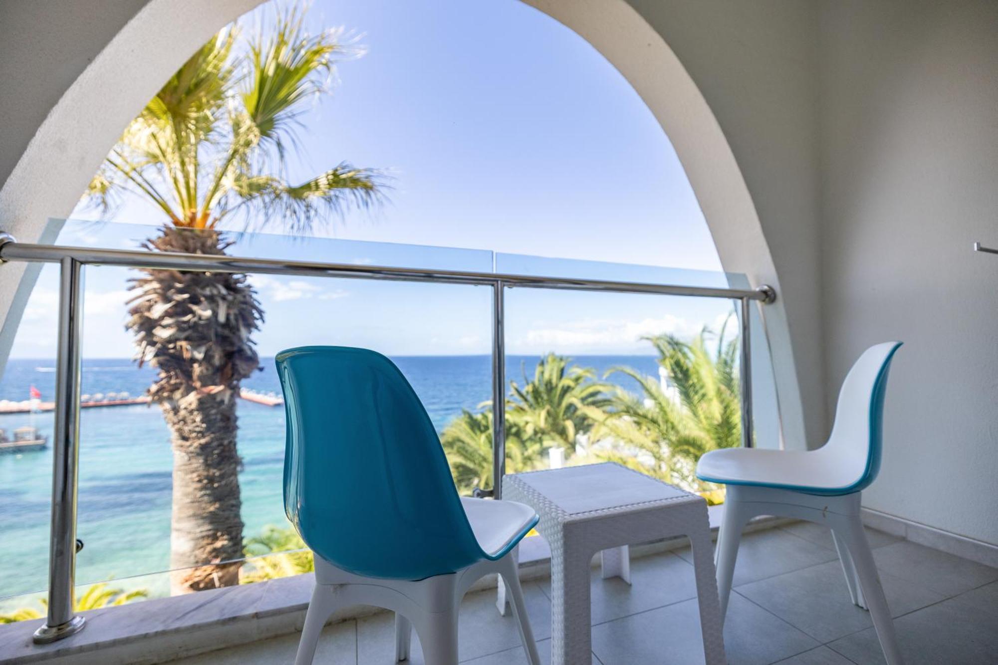 Large Room with Sea View