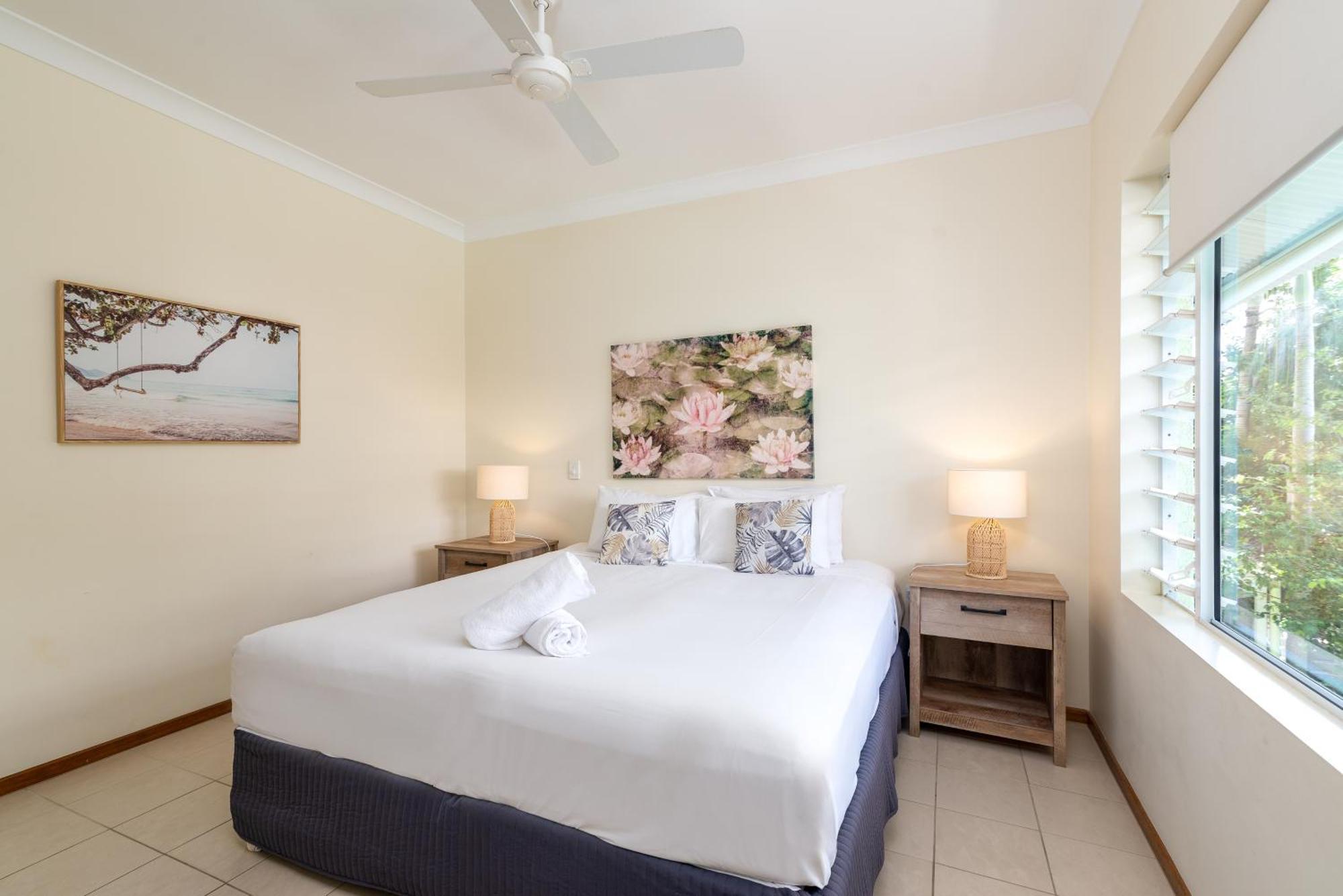 Two-Bedroom Apartment with 1 Bathroom and Pool View,1656178101:JPEG