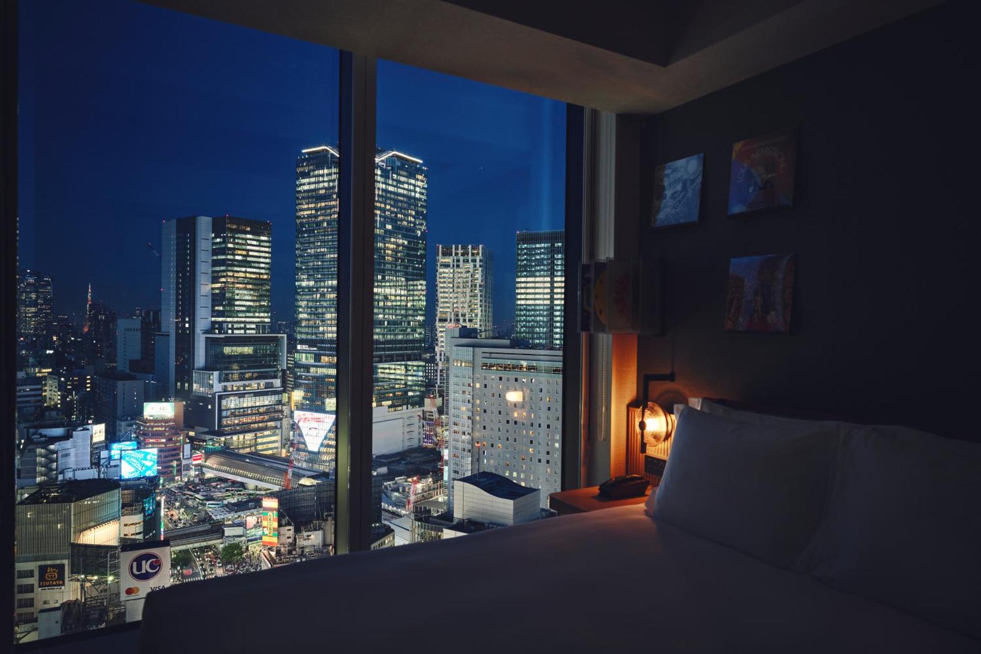 Premium Kamer met kingsize bed, apart bad en uitzicht op de Scramble - Hoge verdieping