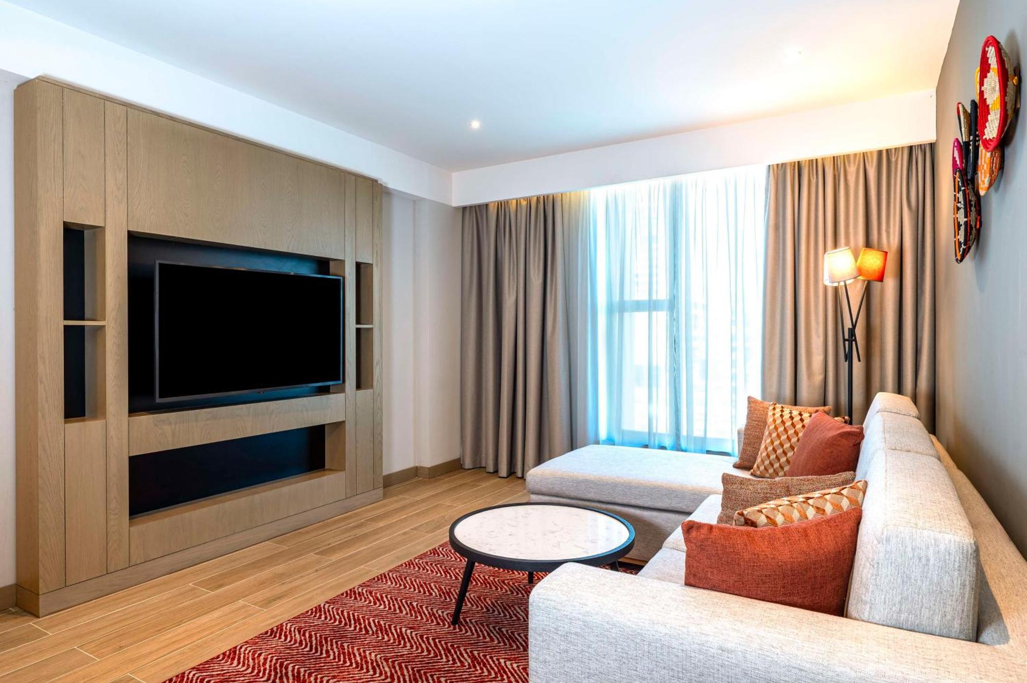 One-Bedroom Suite with Two Single Beds and Kitchen