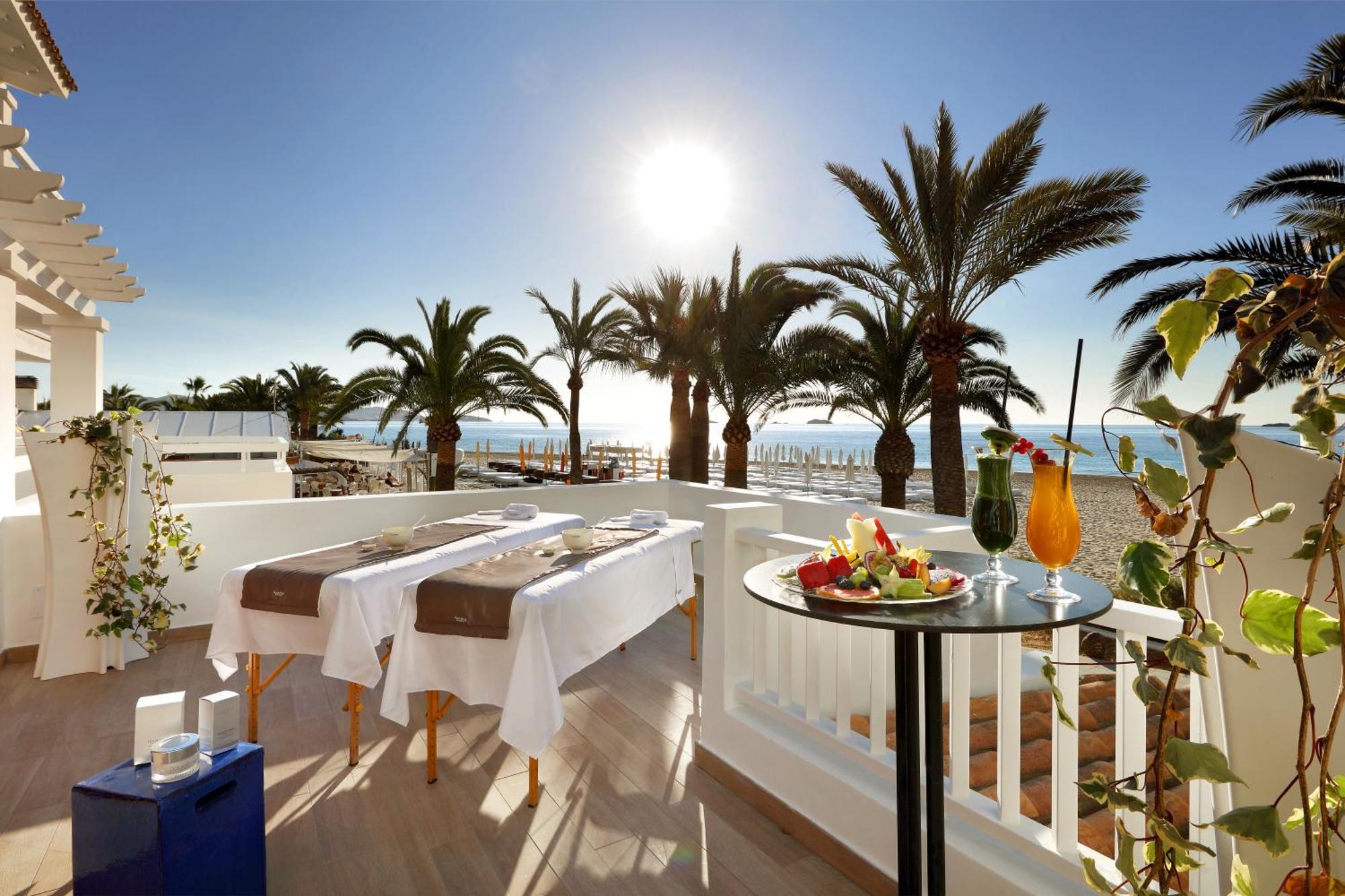 The Xpa Suite- Entrance to Ushuaia Club Included