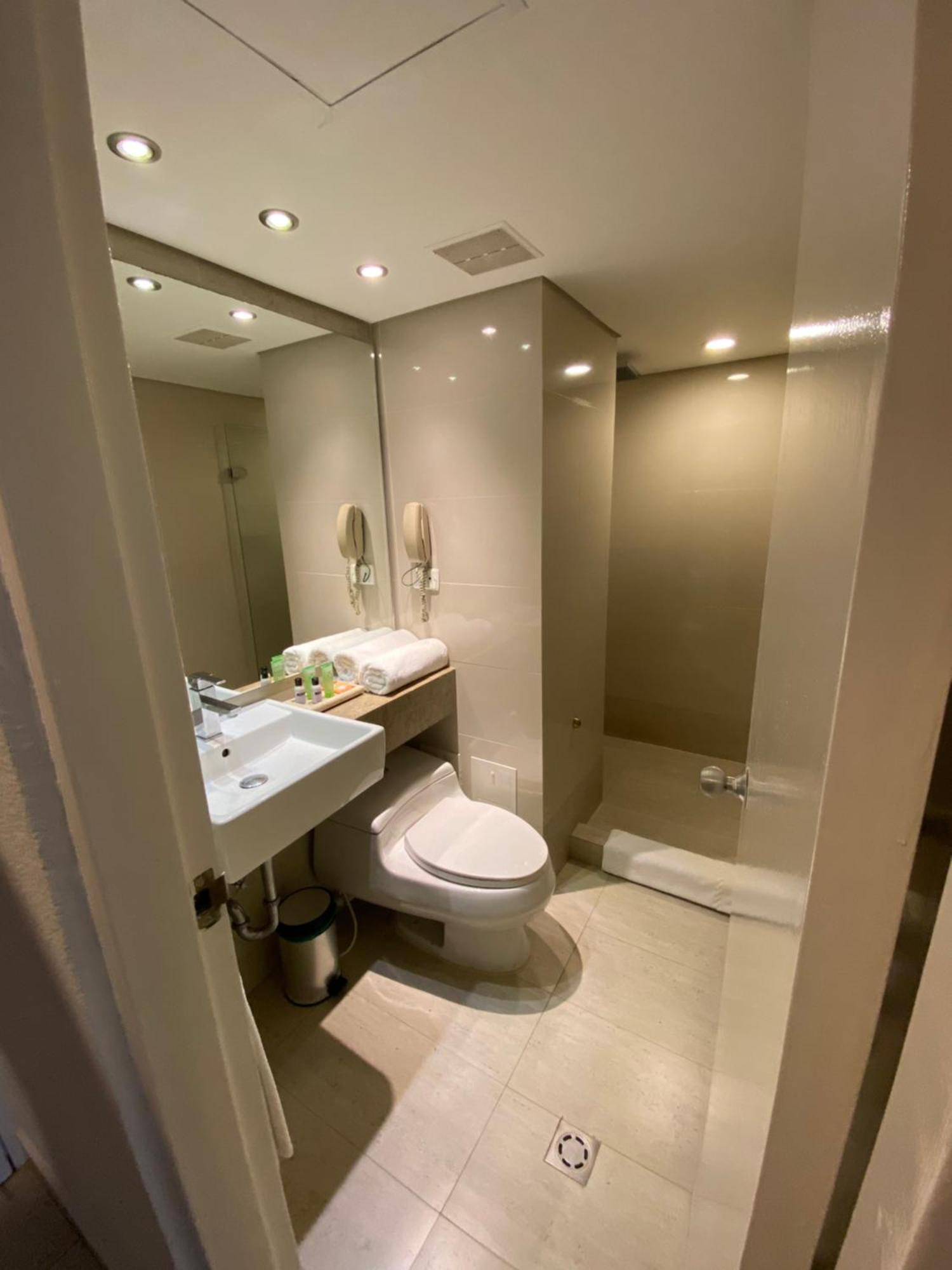 Twin Room,1681725527:JPEG