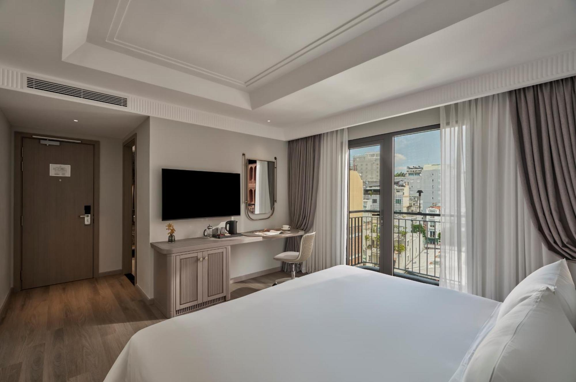 Junior Suite- French Balcony