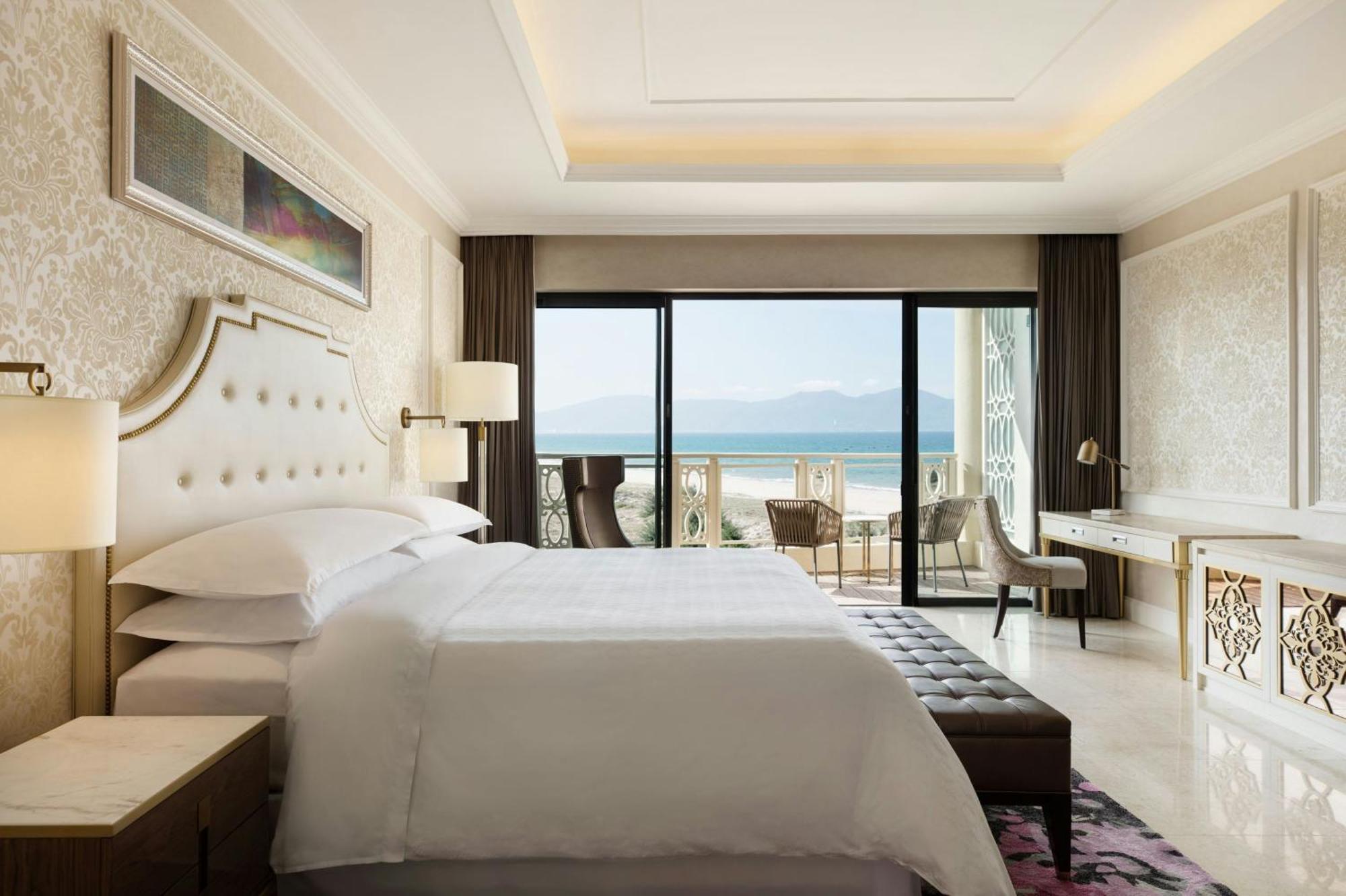 Deluxe Balcony Guest room 1 King Partial Sea View,1574844719:JPEG