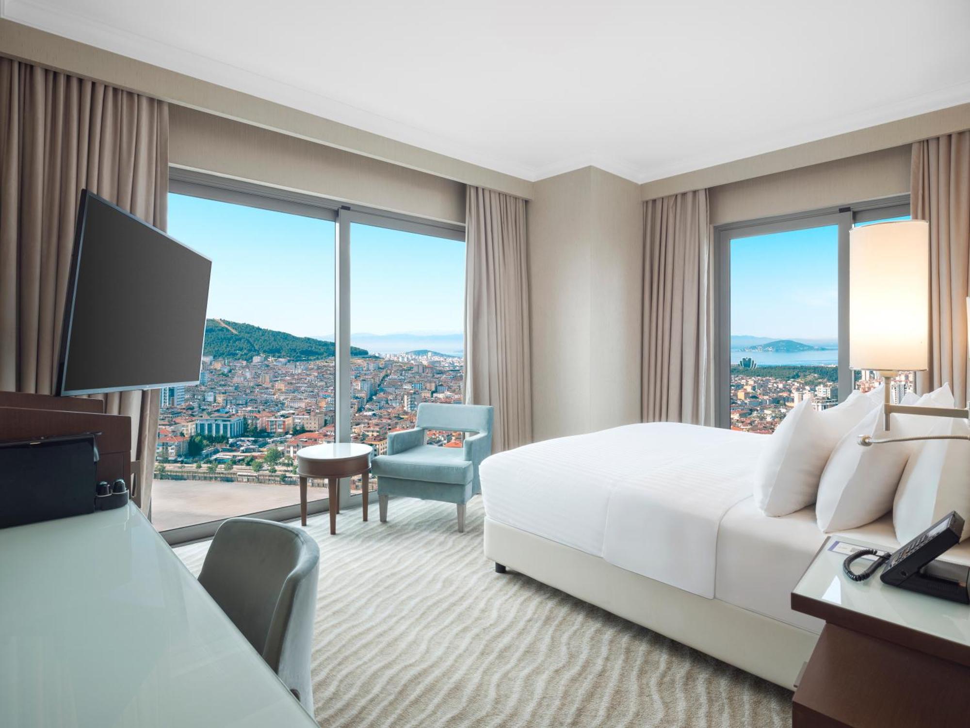 Queen Suite with Sea View