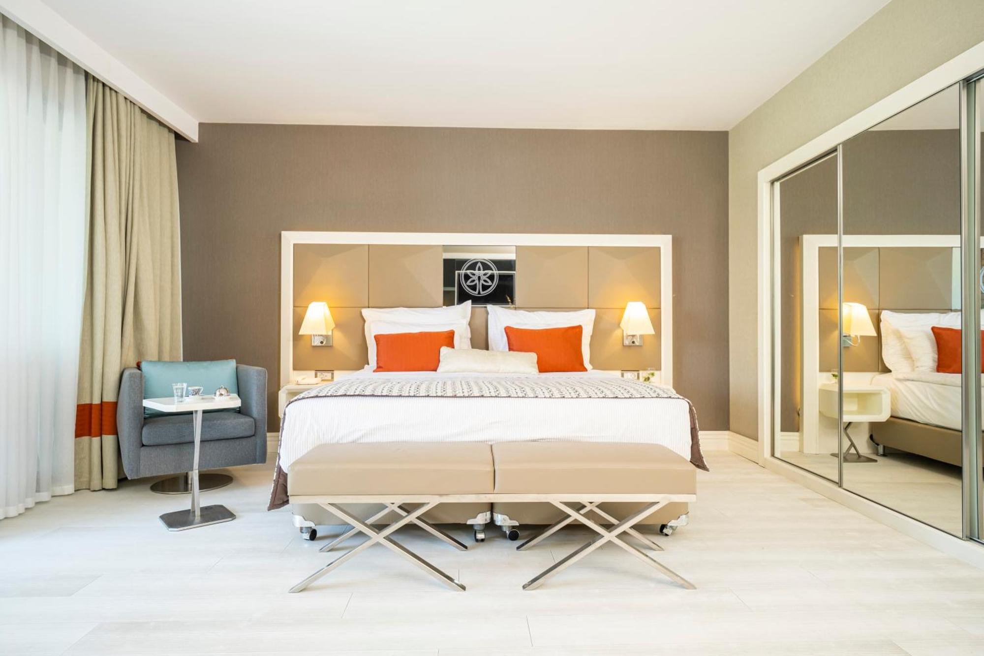 Quadruple Room with Private Bathroom