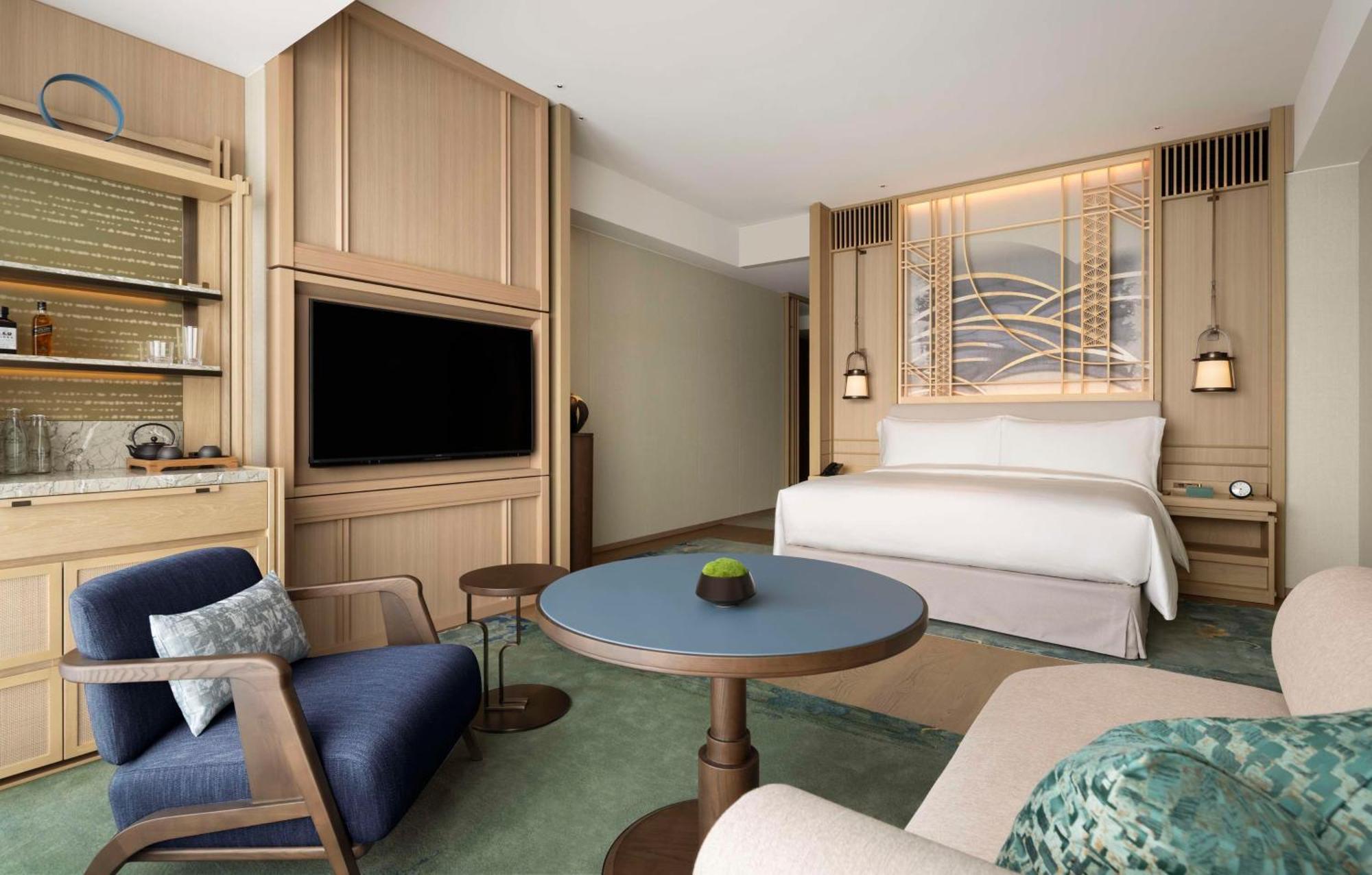 Premier King Room with River View