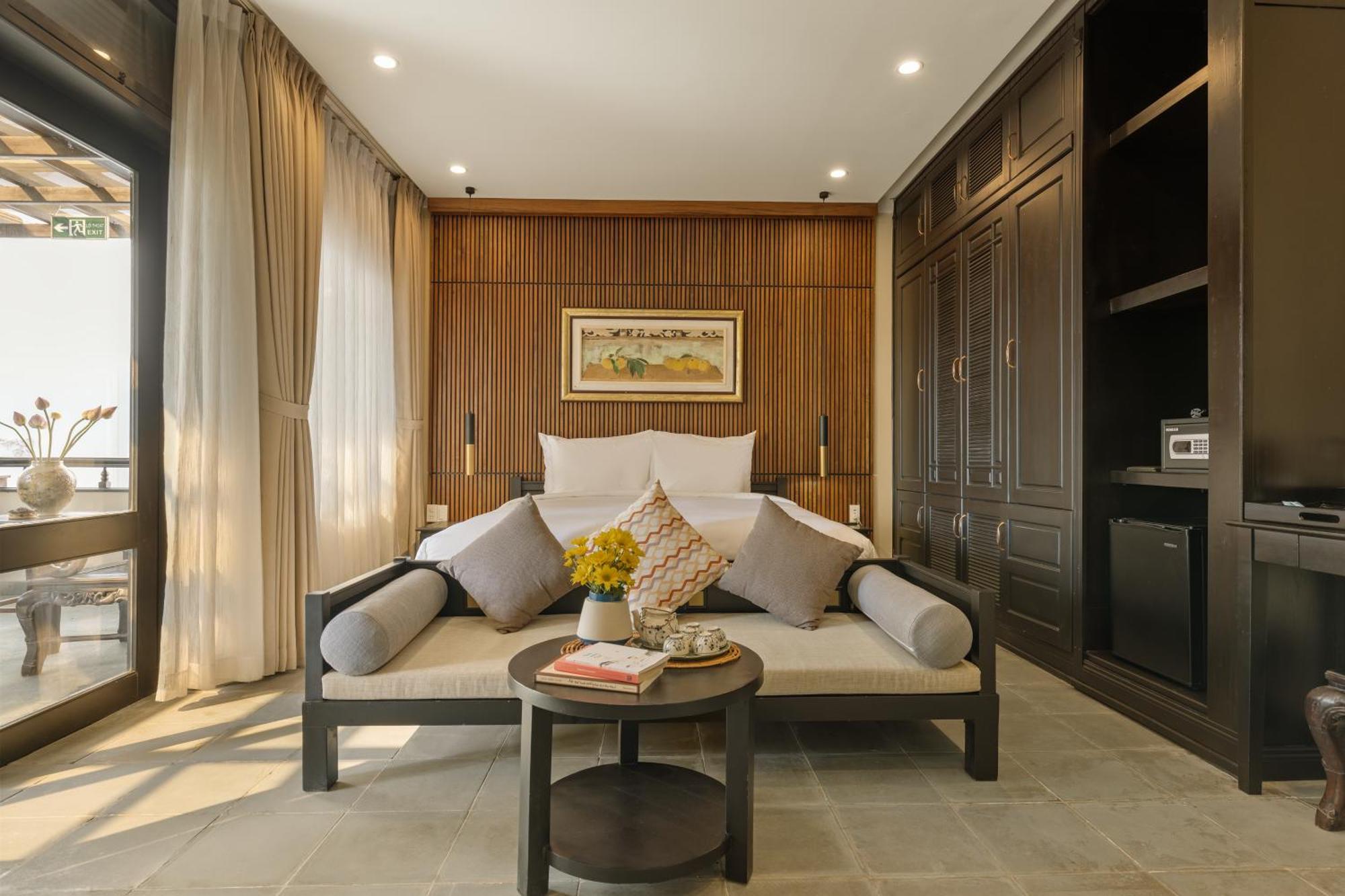 Executive Suite with Balcony