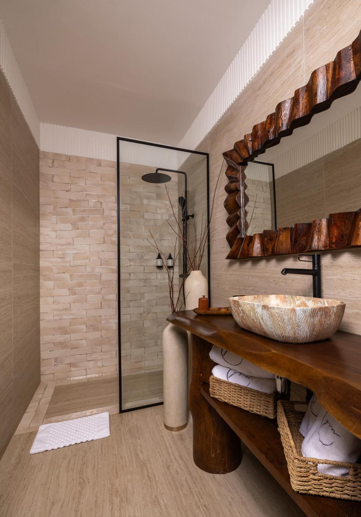 Master Suite 1