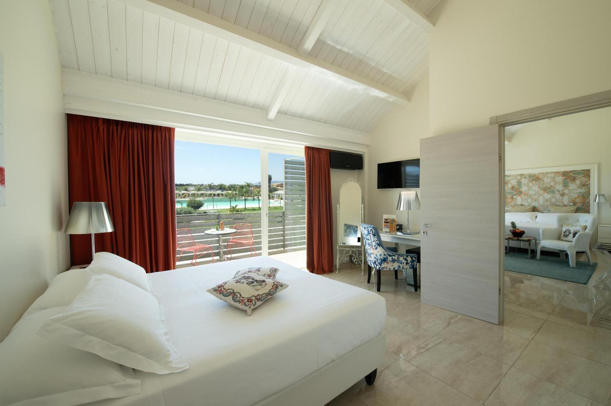 King Suite with Pool View