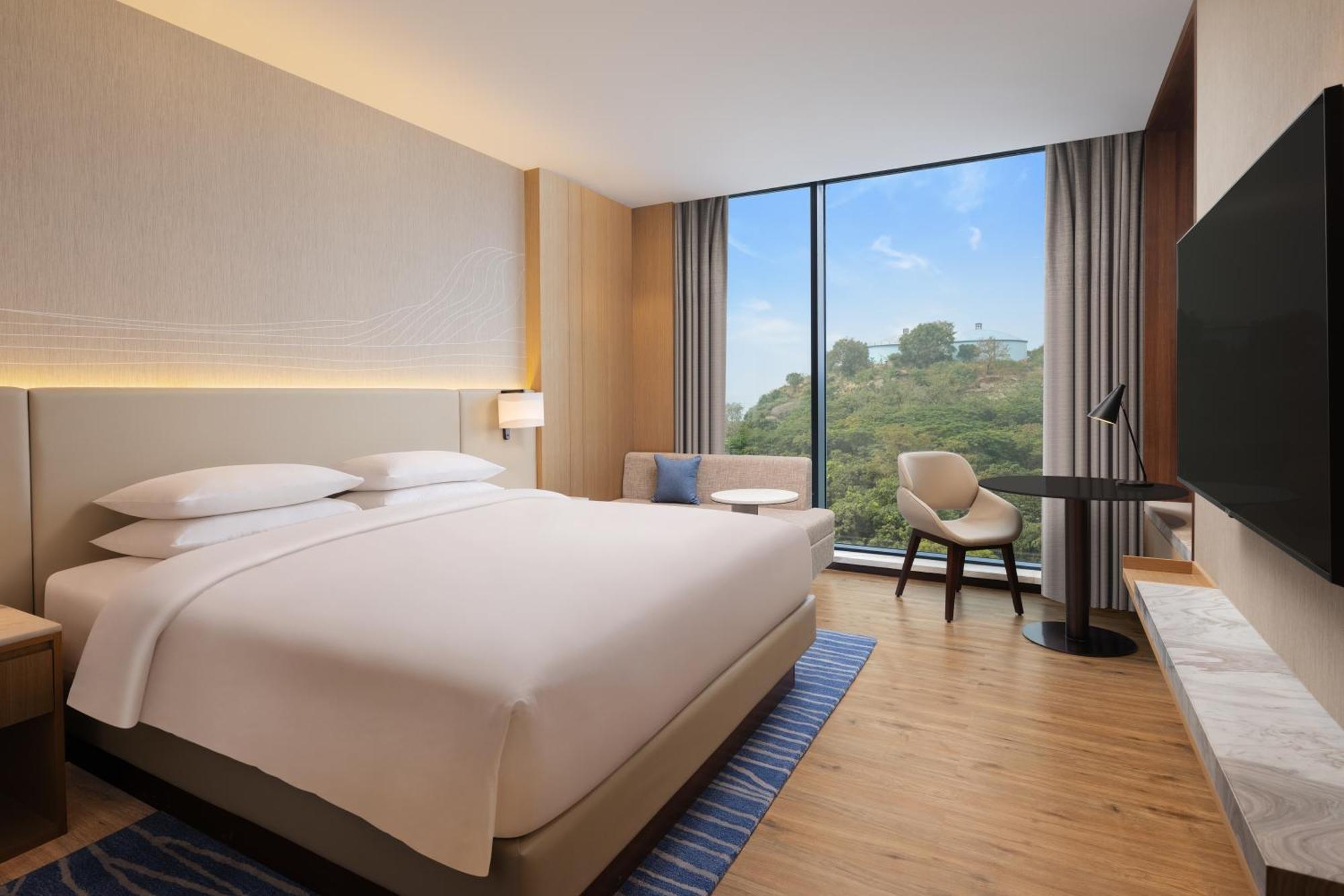 Superior King Room with City View (Happy hours with 1+1 alcohol from 4 pm - 6:30 pm),1665338616:JPEG