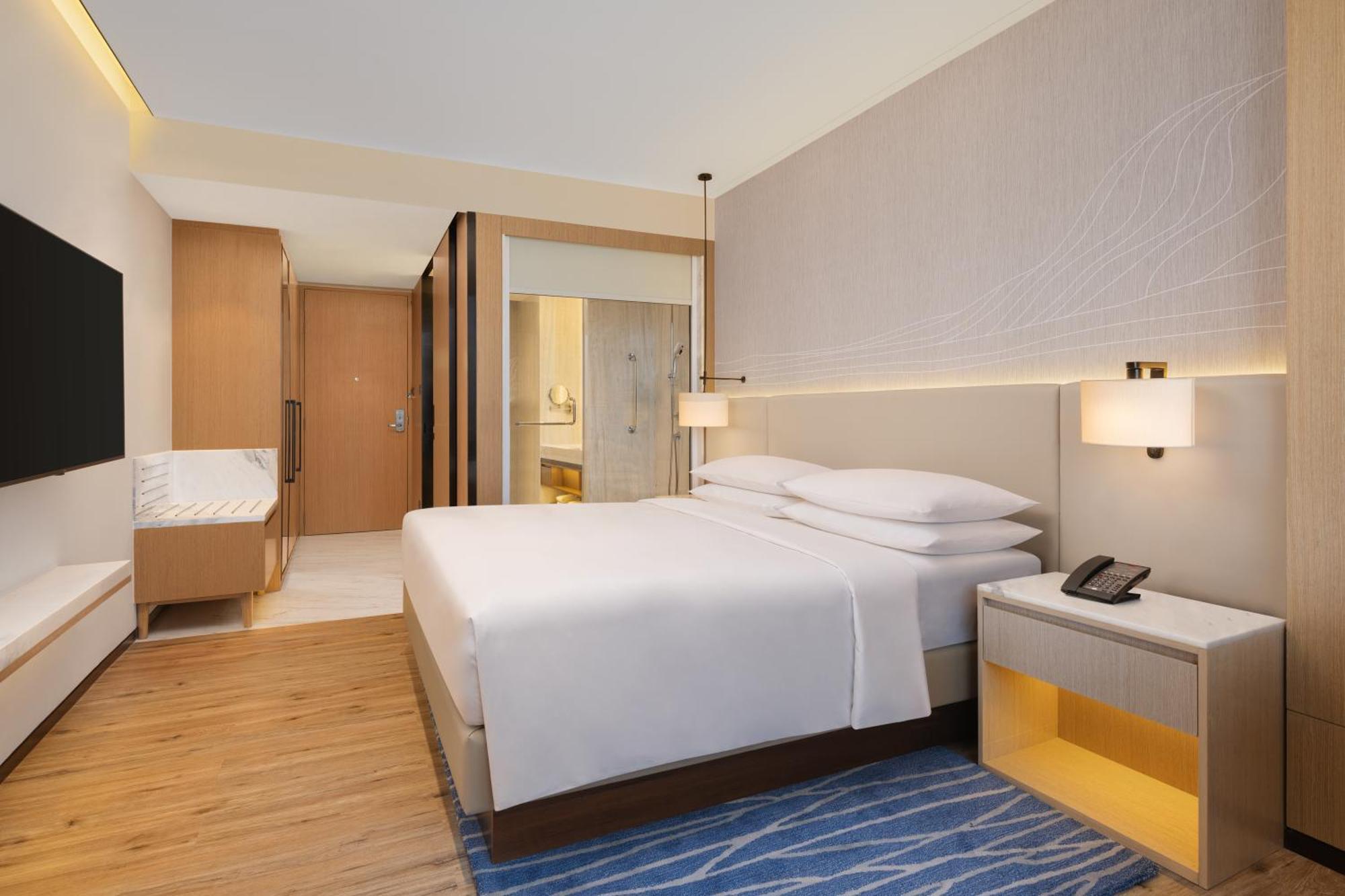 Deluxe King Room with Mountain View (Happy hours with 1+1 alcohol from 4 pm - 6:30 pm)