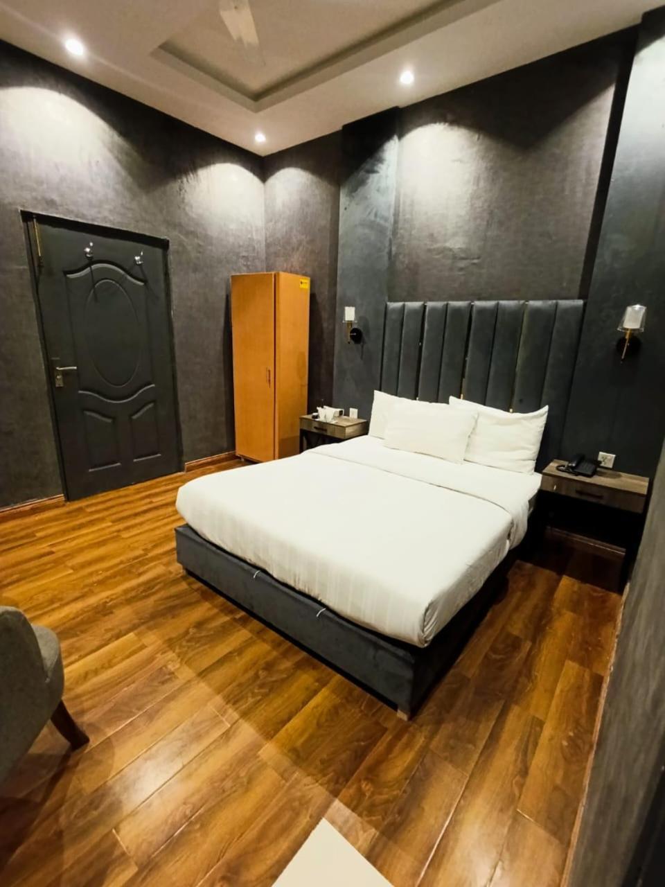 Deluxe Single Room