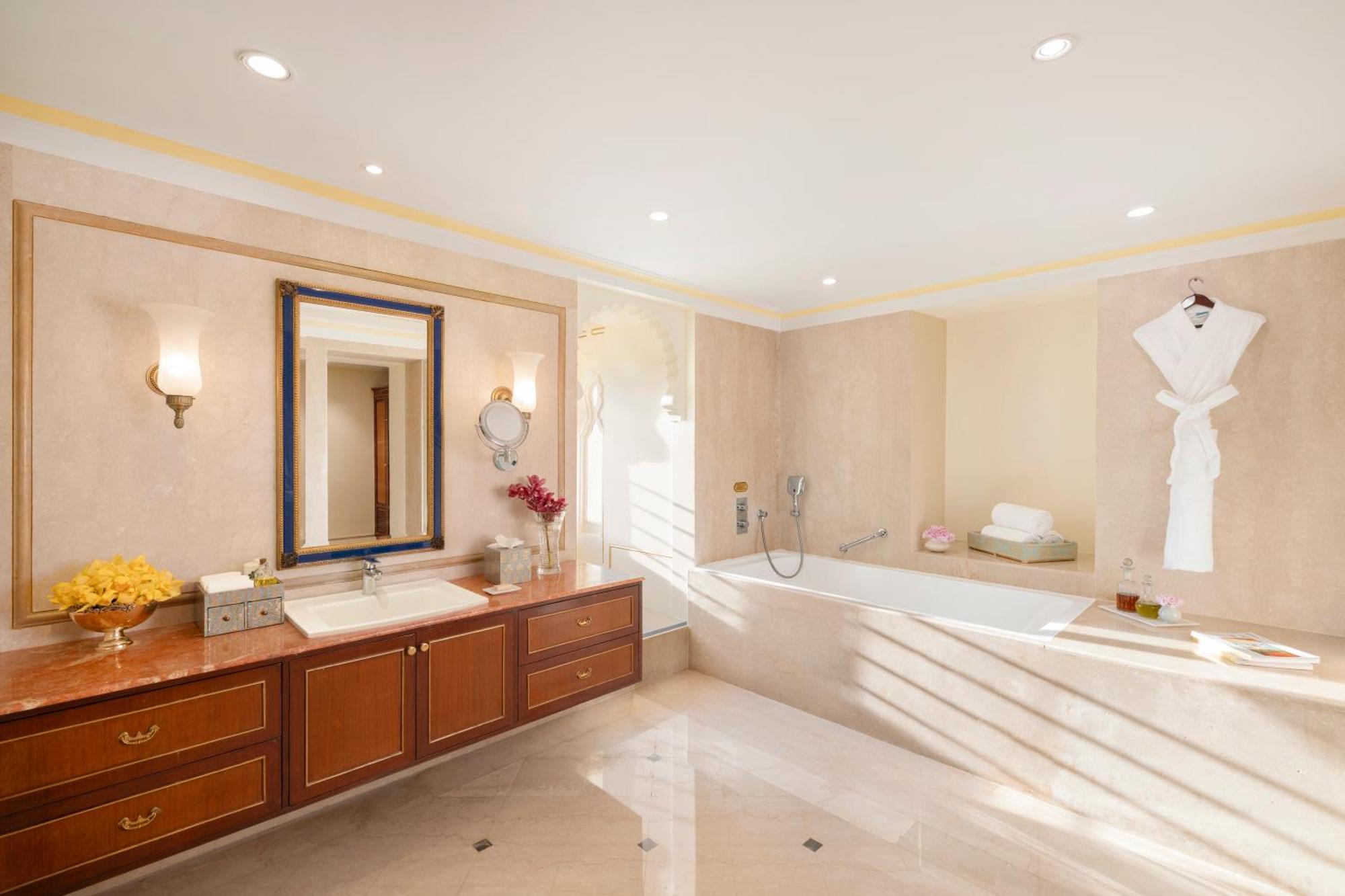 Grand Luxury Suite Courtyard View