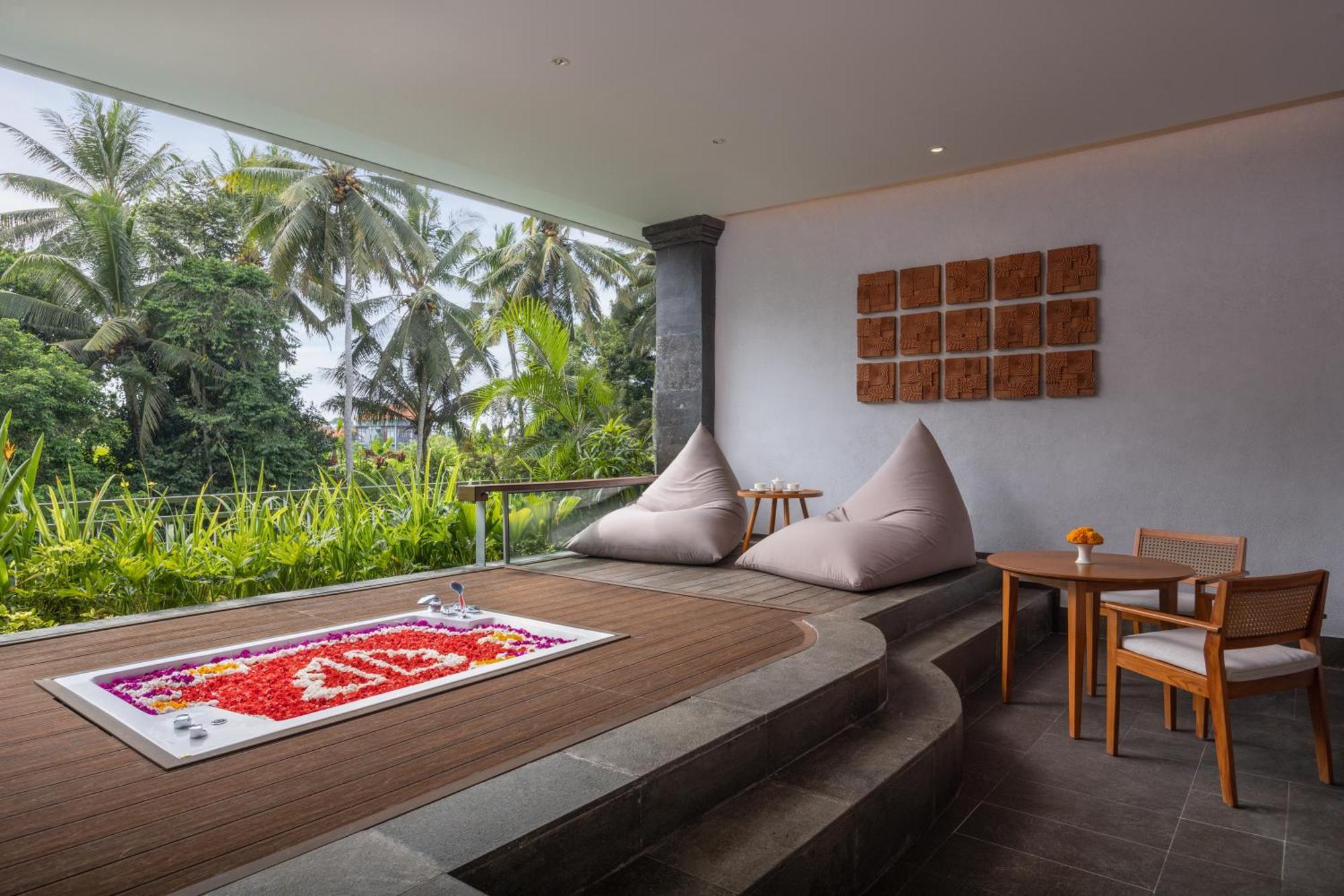 Limited Deal - Premium Suite Jacuzzi with Free Benefit