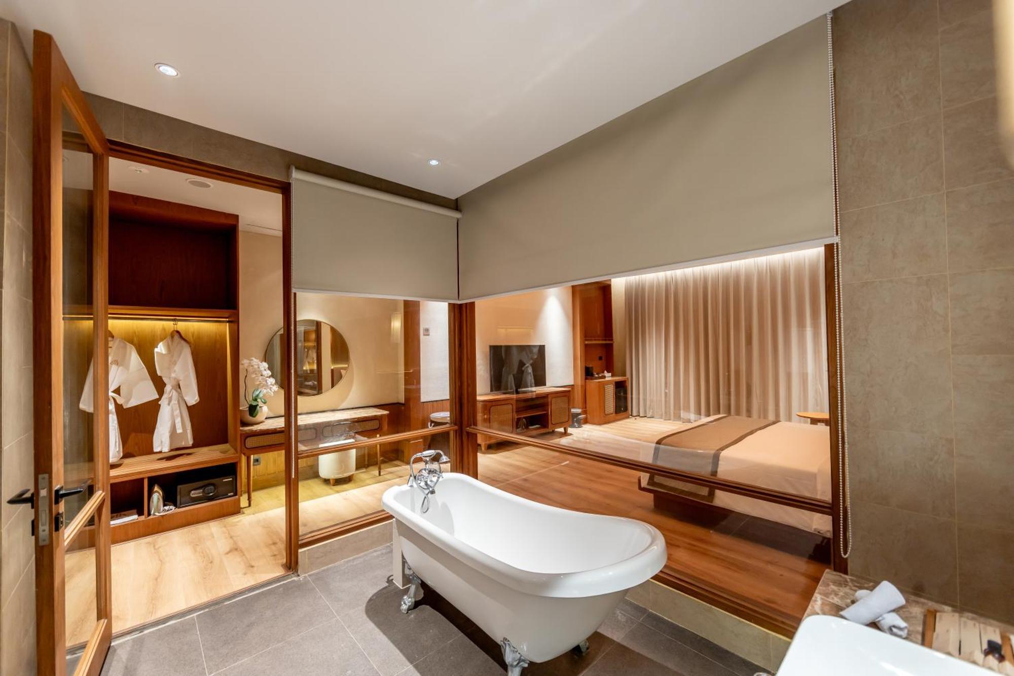 Executive Suite with Bathtub and Free Benefit