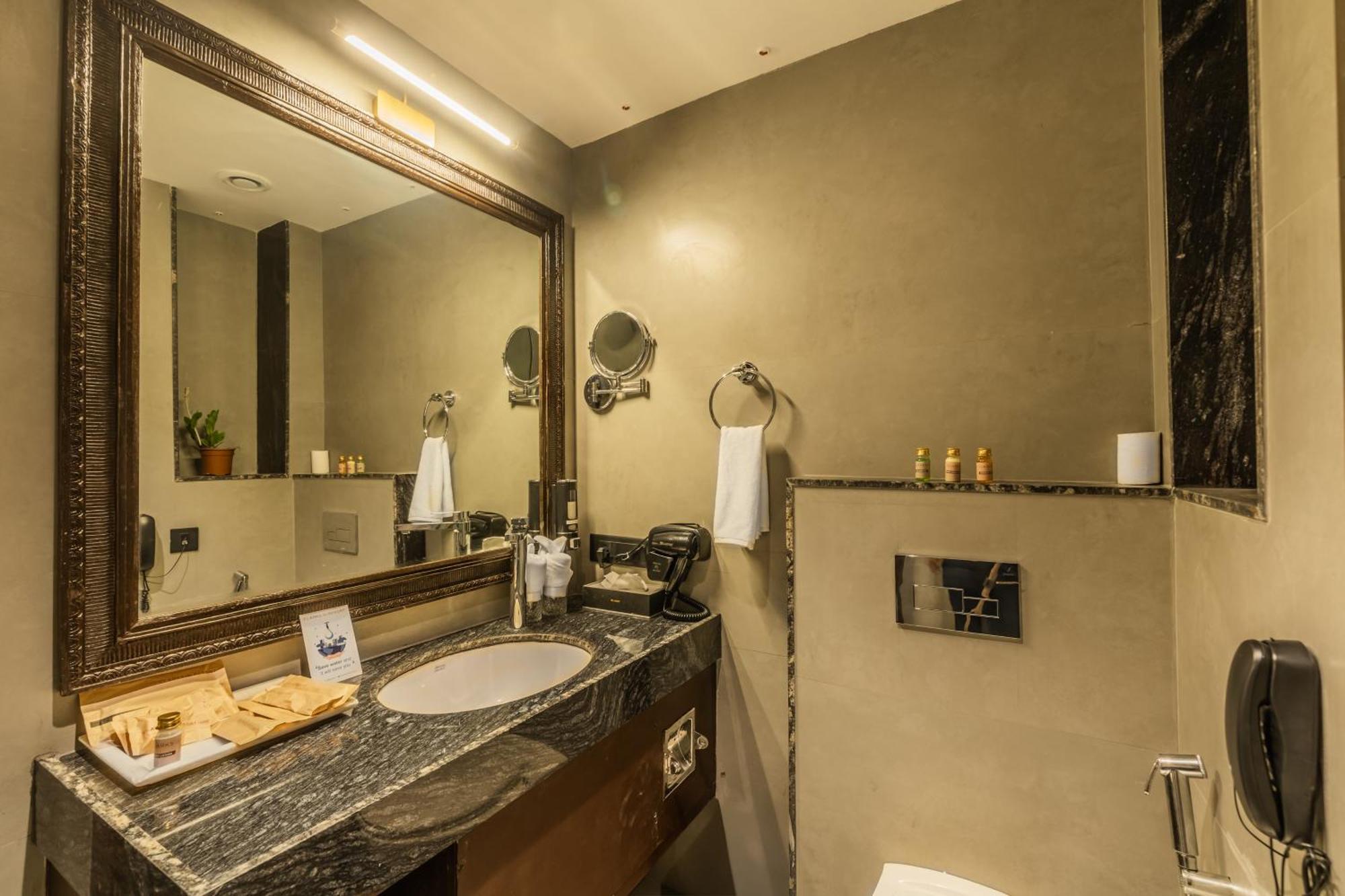 King Room: 10% off on Food & Beverage services, Guaranteed Early check-in & Late check-out