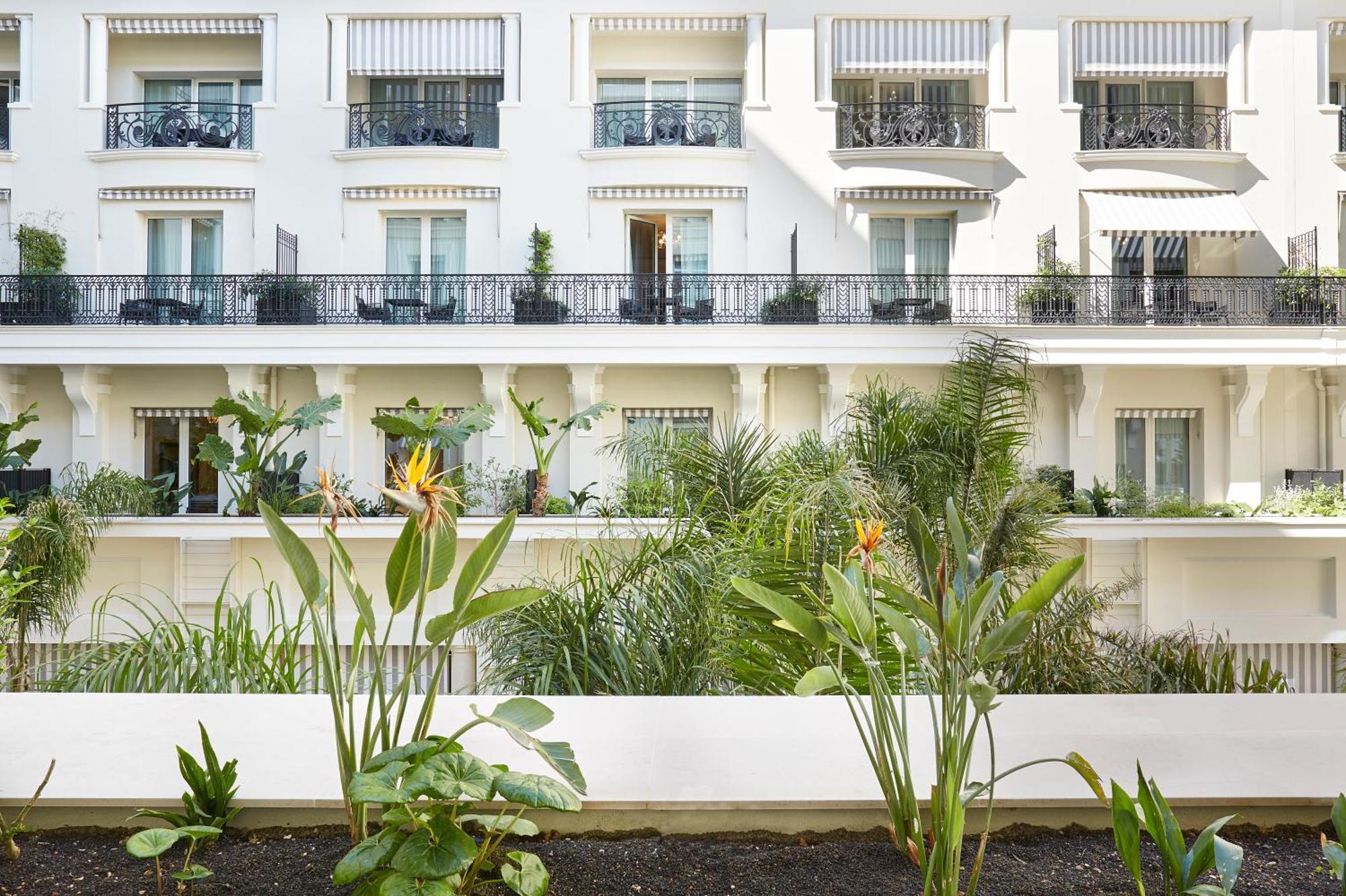 Deluxe room with City or Patio View