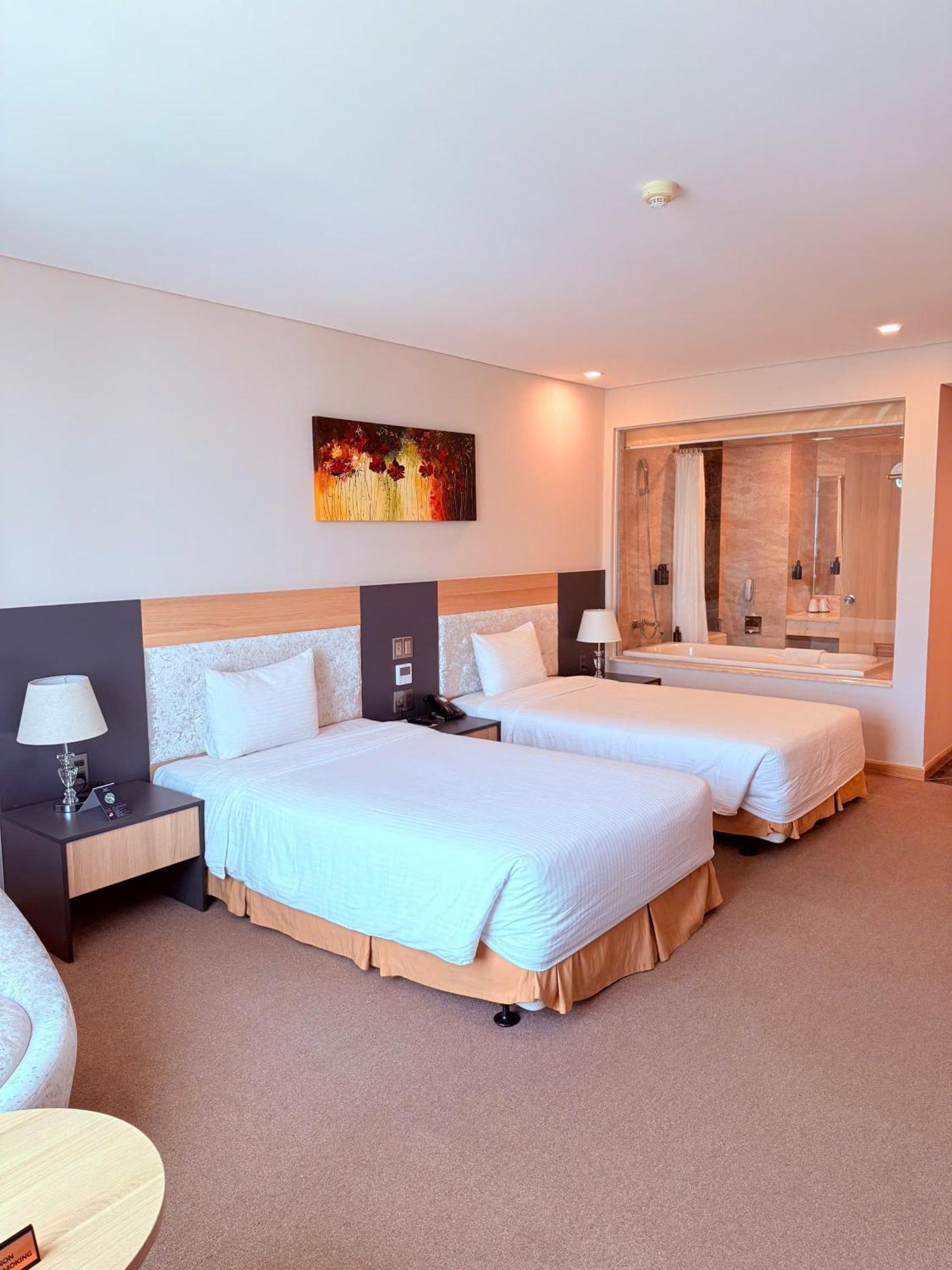 Deluxe Twin Room with City View