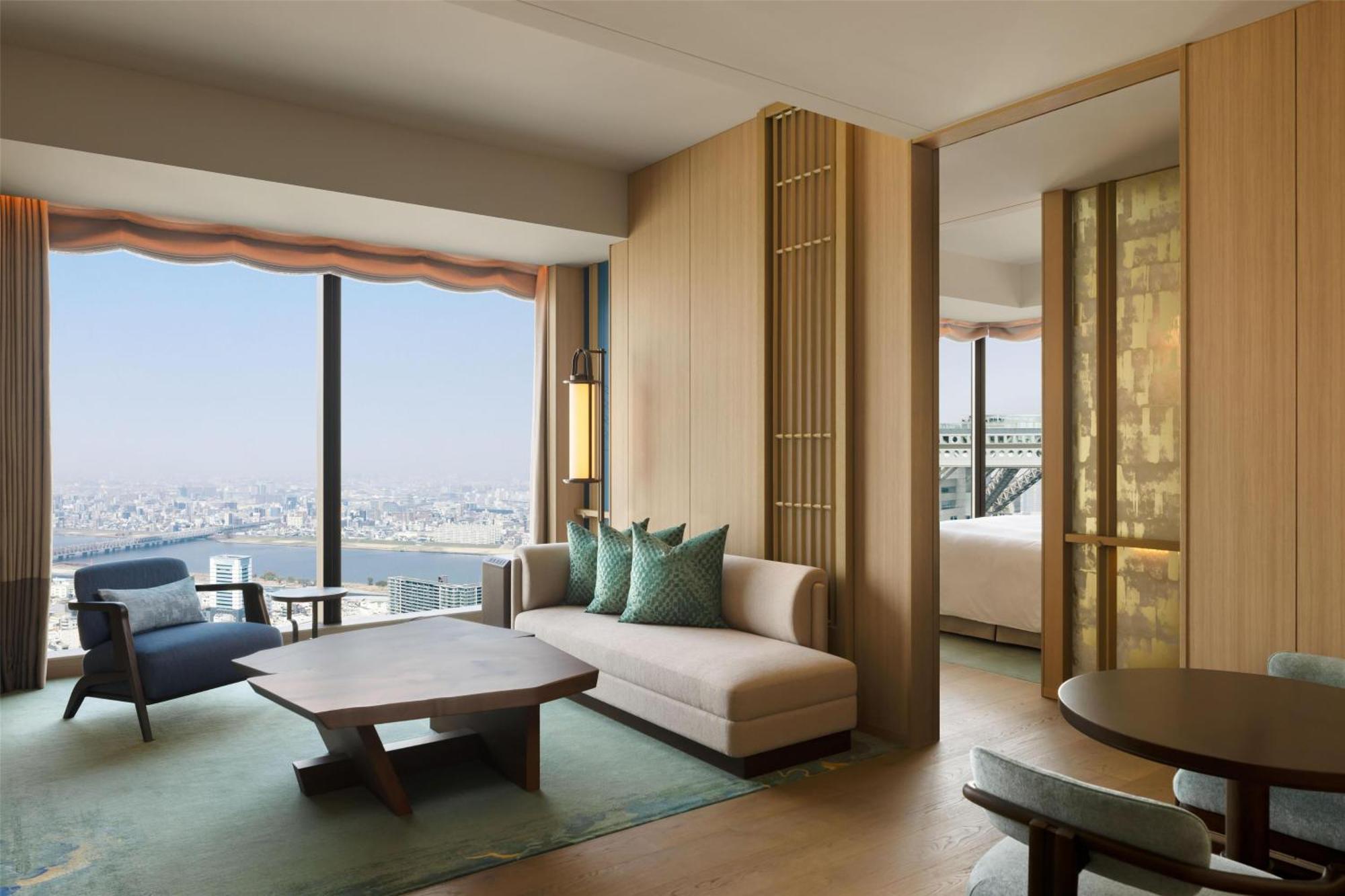 Corner King Suite with River View