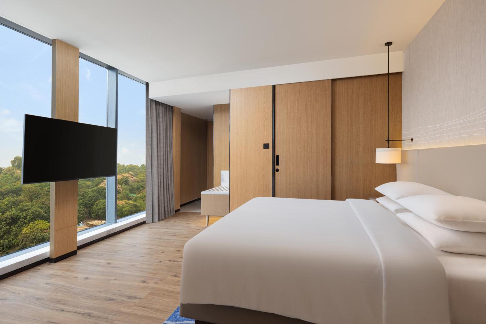 Junior King Suite with City View (Happy hours with 1+1 alcohol from 4 pm - 6:30 pm)