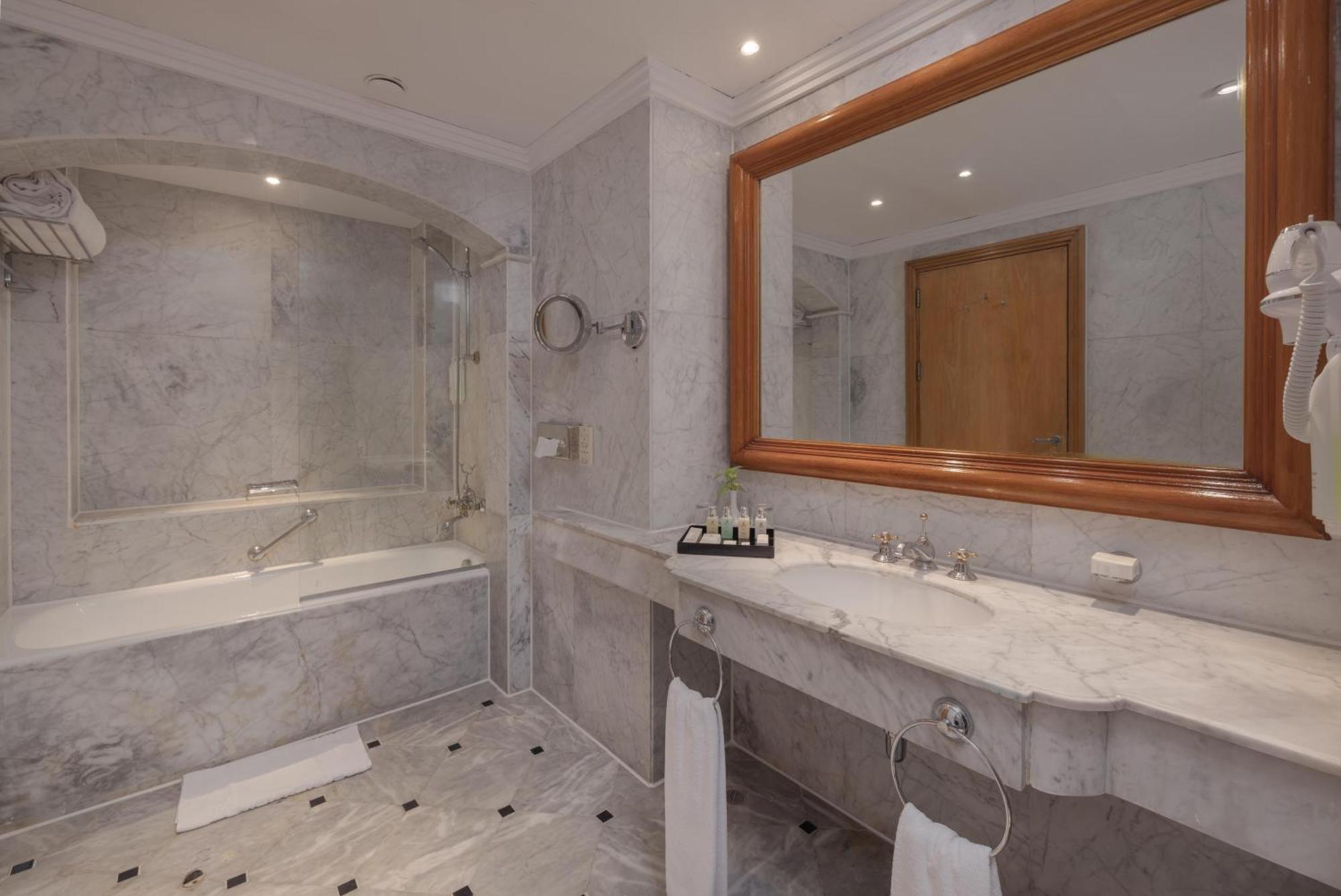 Junior Queen Suite,1668055321:JPEG