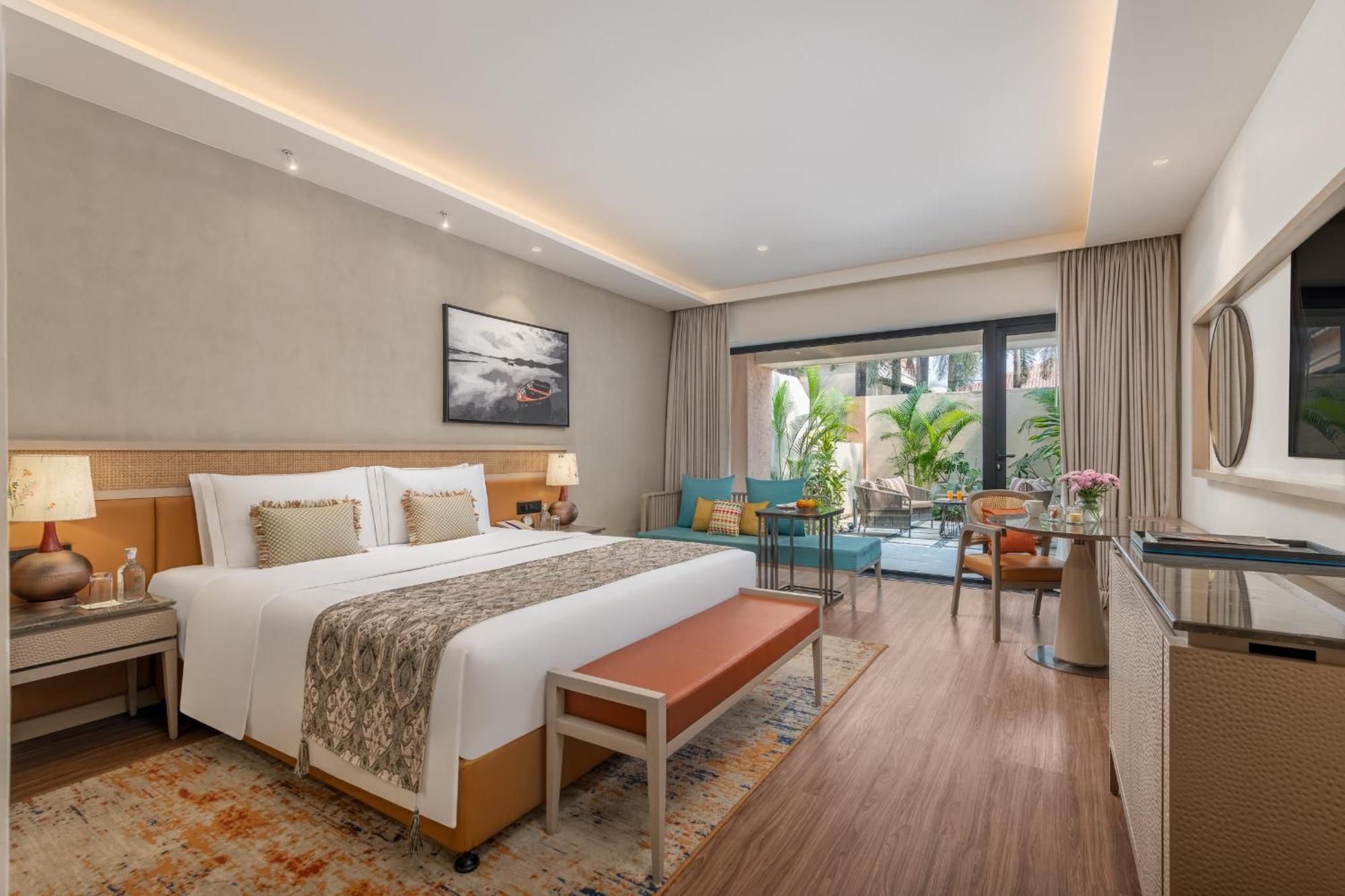 Deluxe Room Courtyard View King Bed,1668077094:JPEG