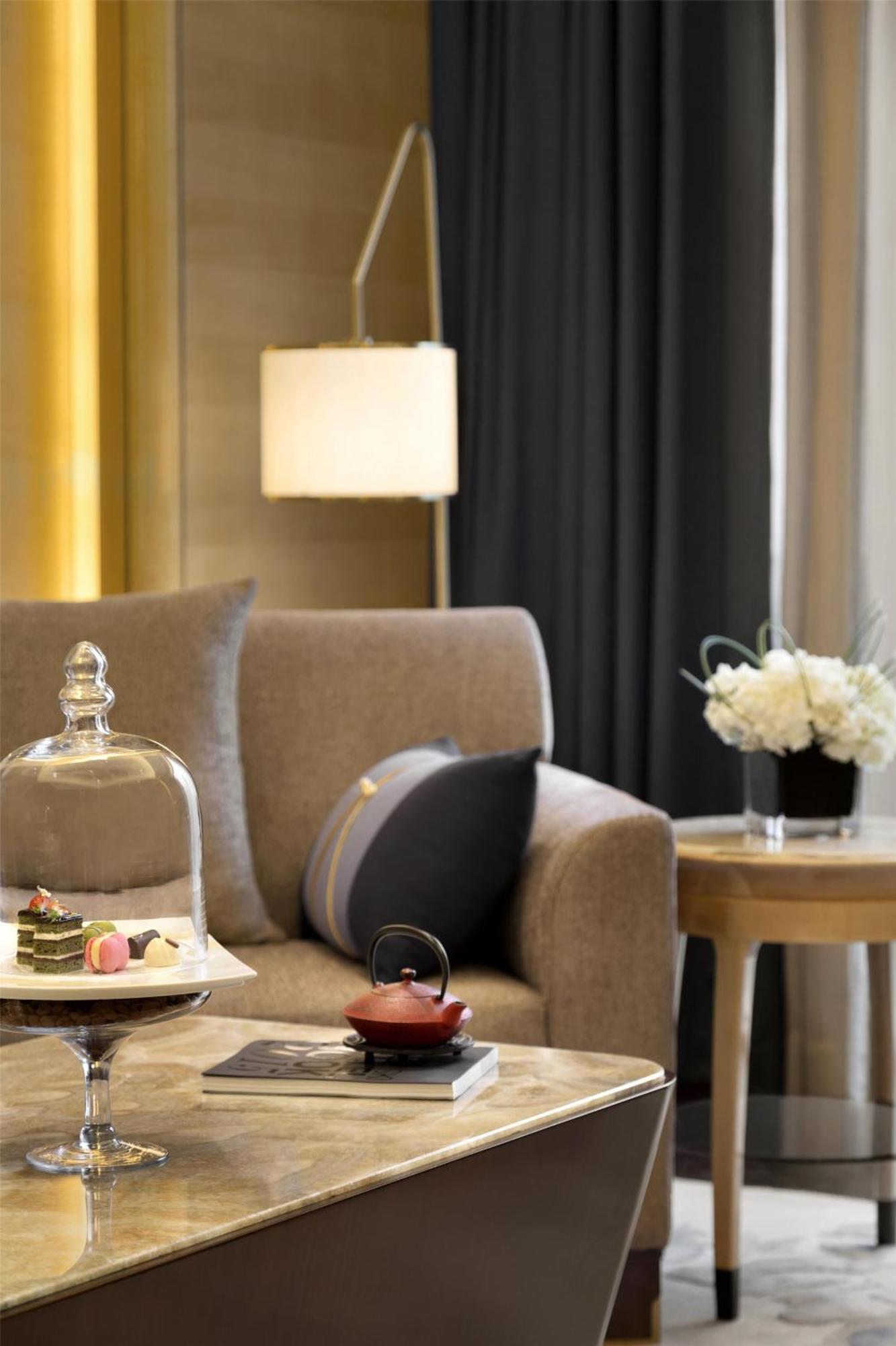 Deluxe Suite - Enjoy Free Executive Benefits,1668092957:JPEG