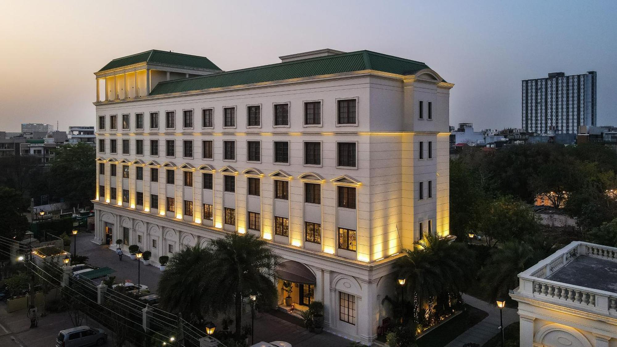 Premium Room enjoy Happy hours with 1+1 offer ,10% discount on F&B, Early check in and late check out subject availability,02 pcs laundry complimentary