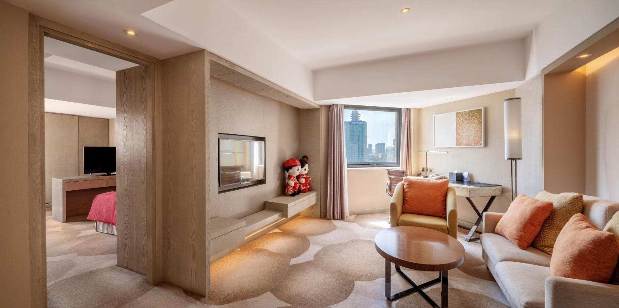 1 King 1 Bedroom Suite with Living Area
