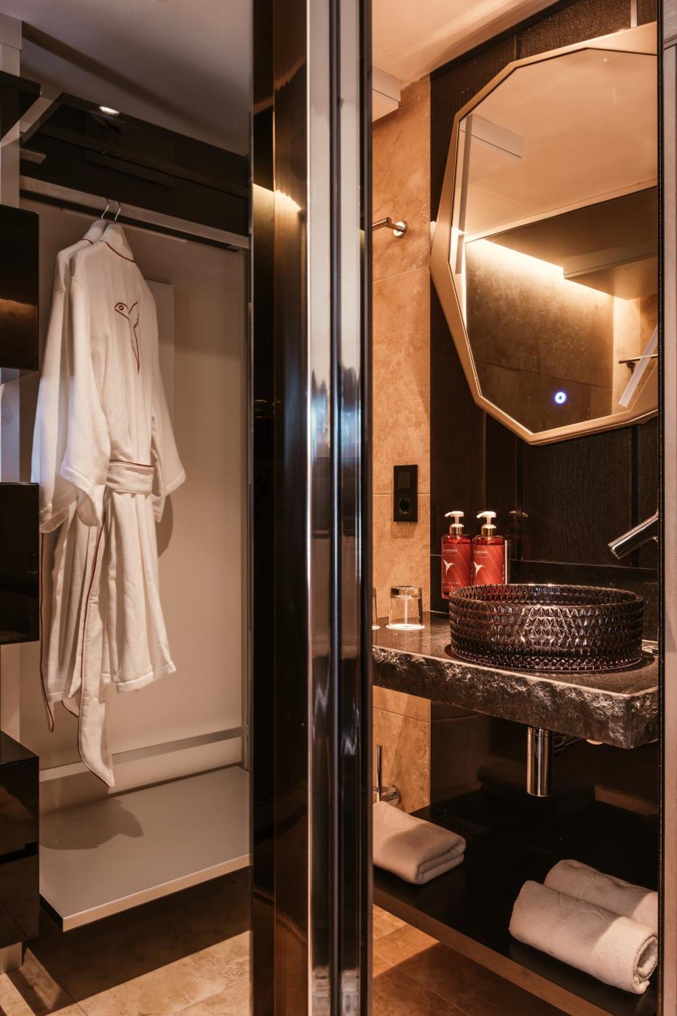 Double Room - Don't Be shy - Entrance to Ushuaia Club Included