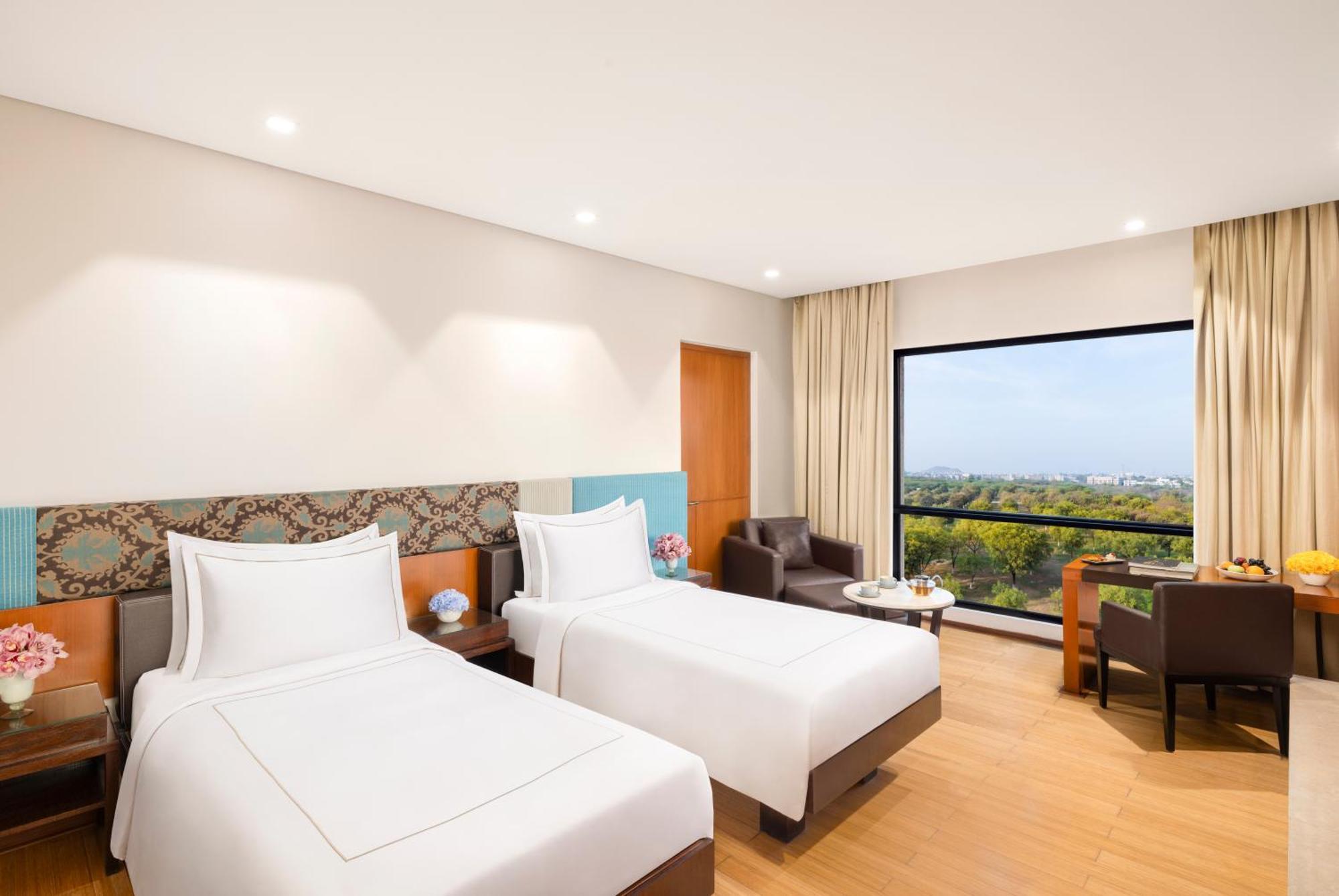 Deluxe Room Twin Bed - Enjoy Happy Hours with 1+1 offer on Alcoholic Beverage