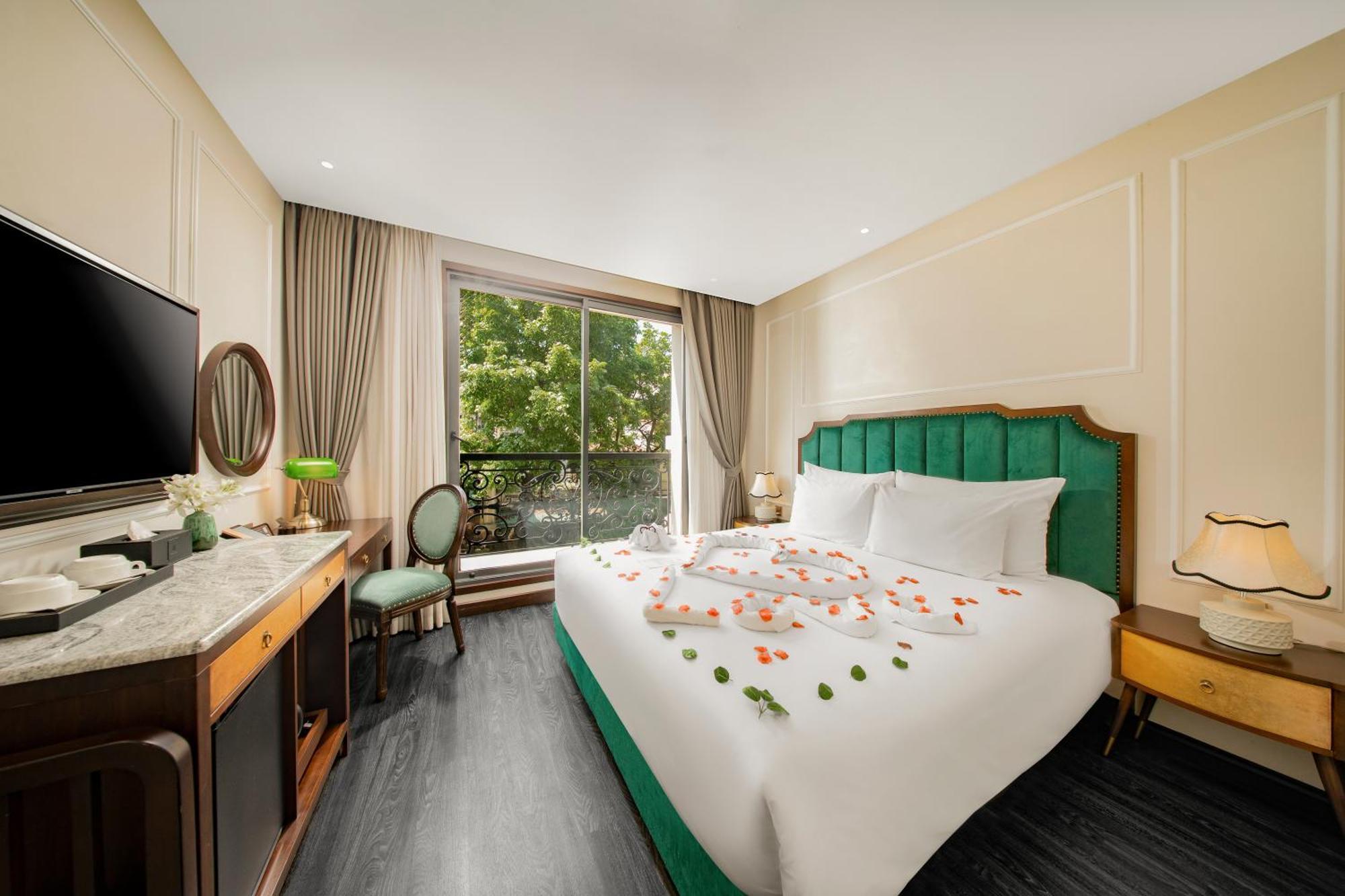 Honeymoon Suite City View