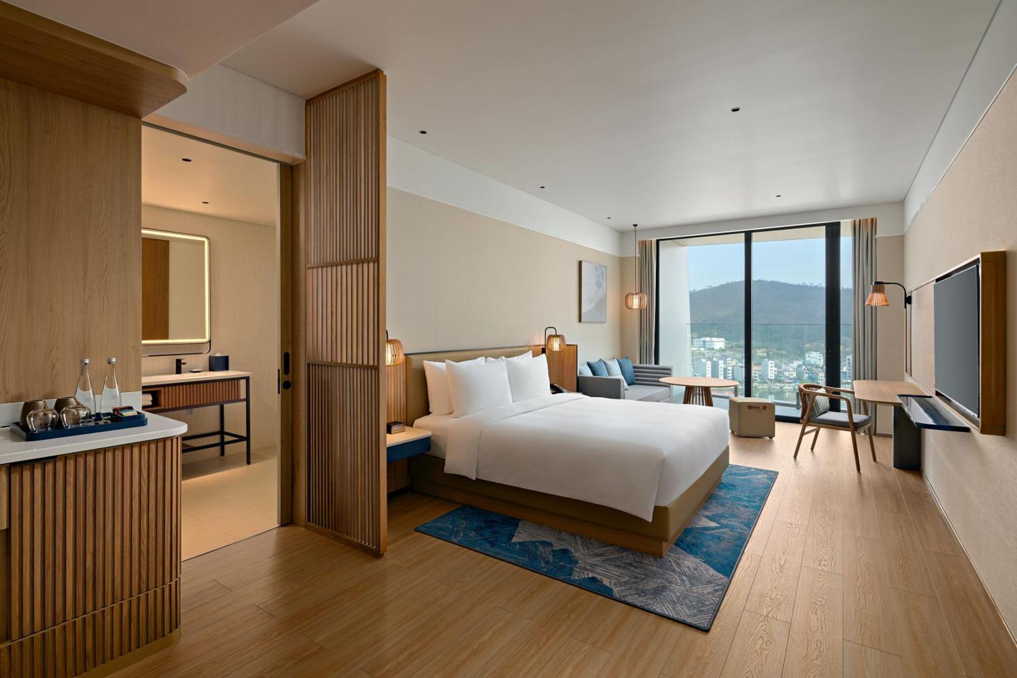 Deluxe King Room