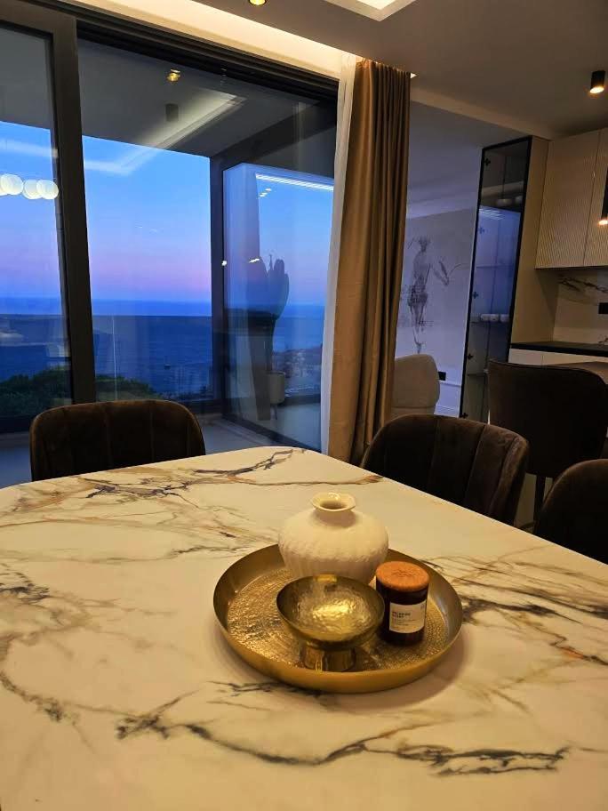 Three-Bedroom Apartment - Oceanfront,1674676591:JPEG