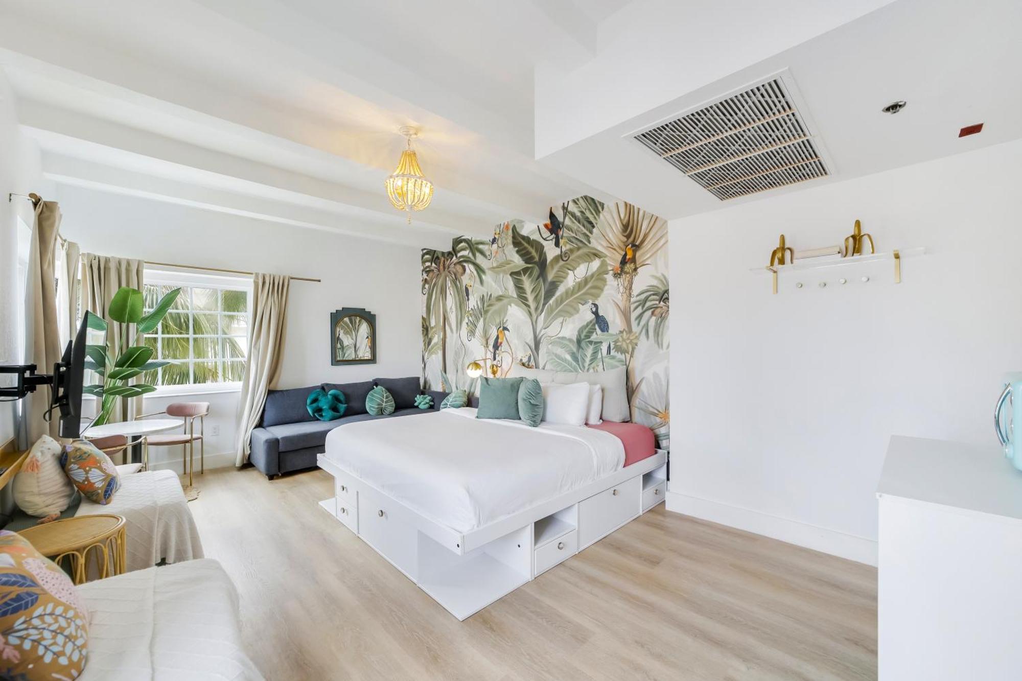Deluxe Queen Room
