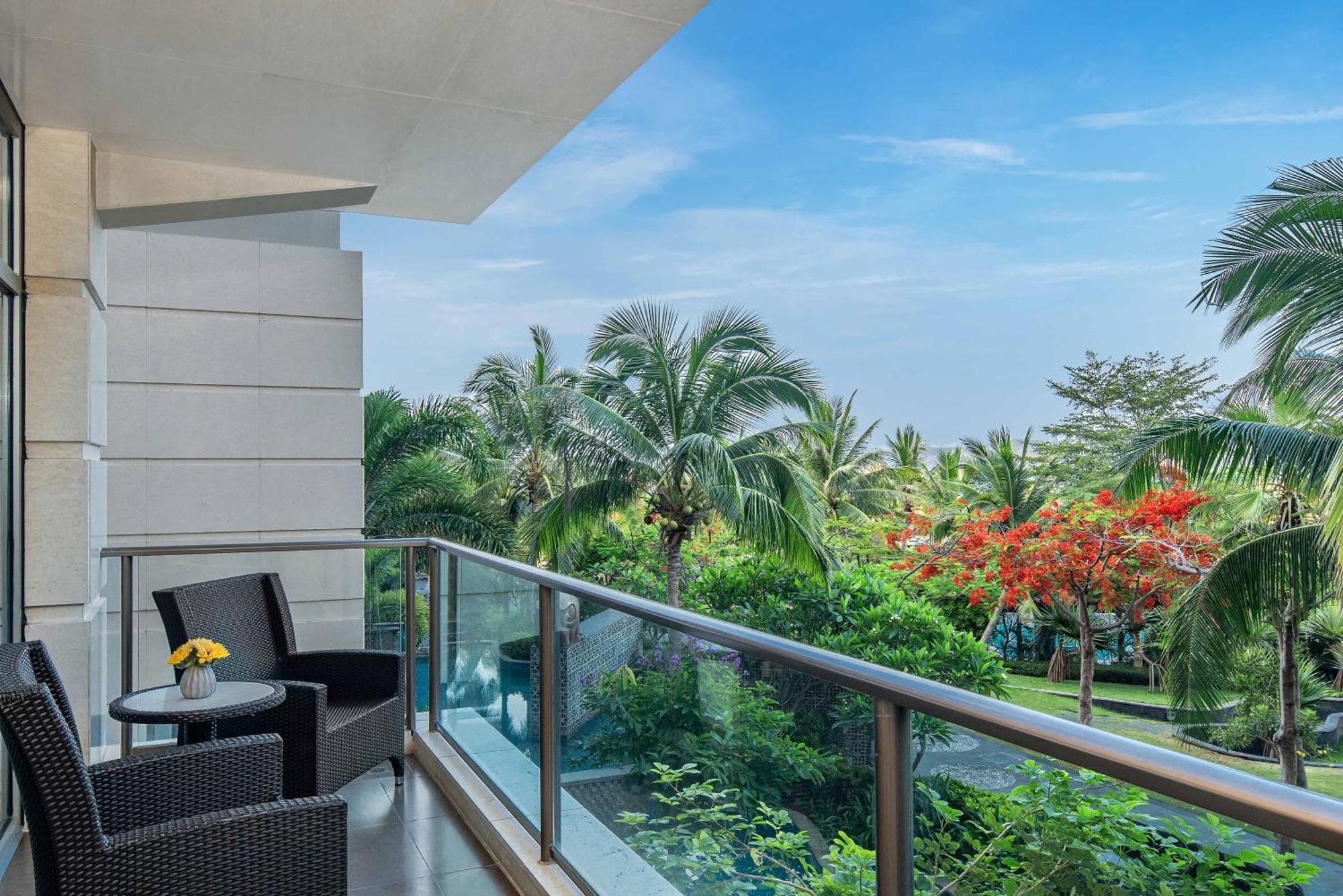 Double Family Room with Garden View