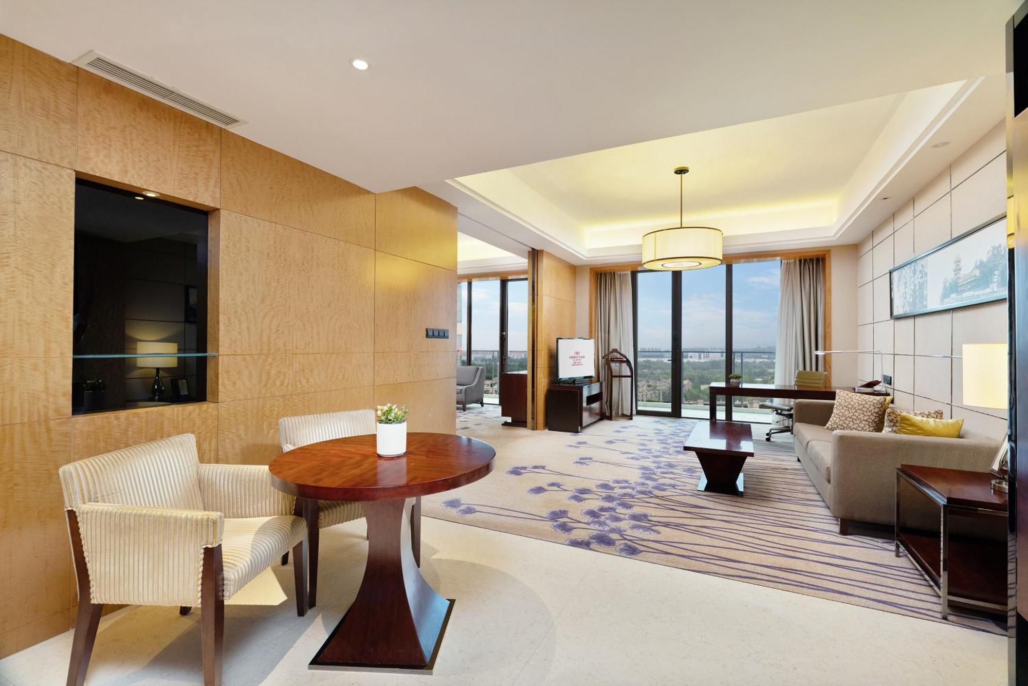 One-Bedroom Suite with Balcony