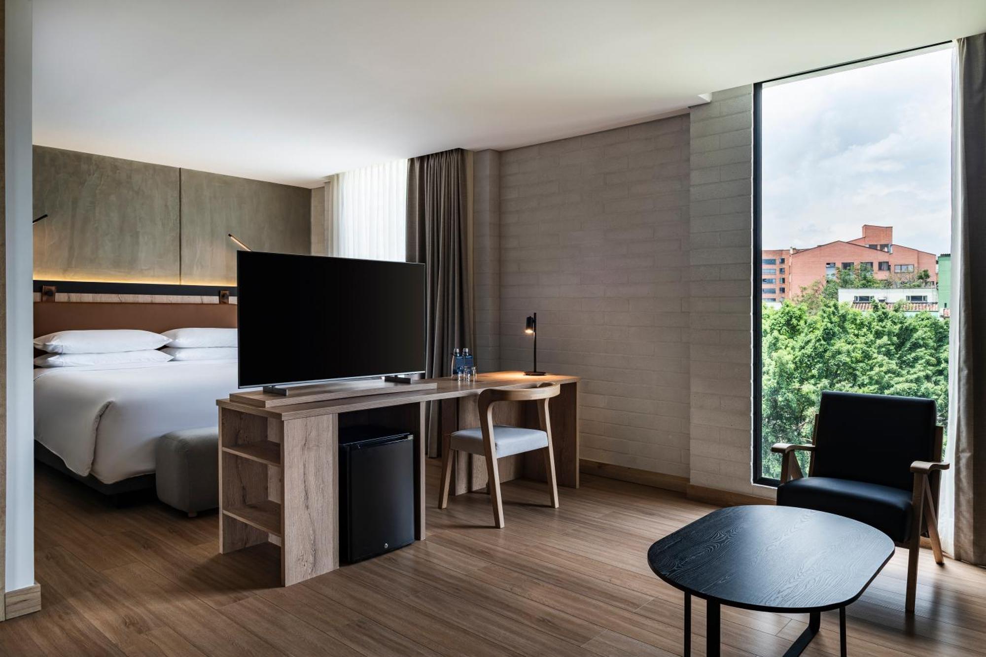 1 King Bed Studio