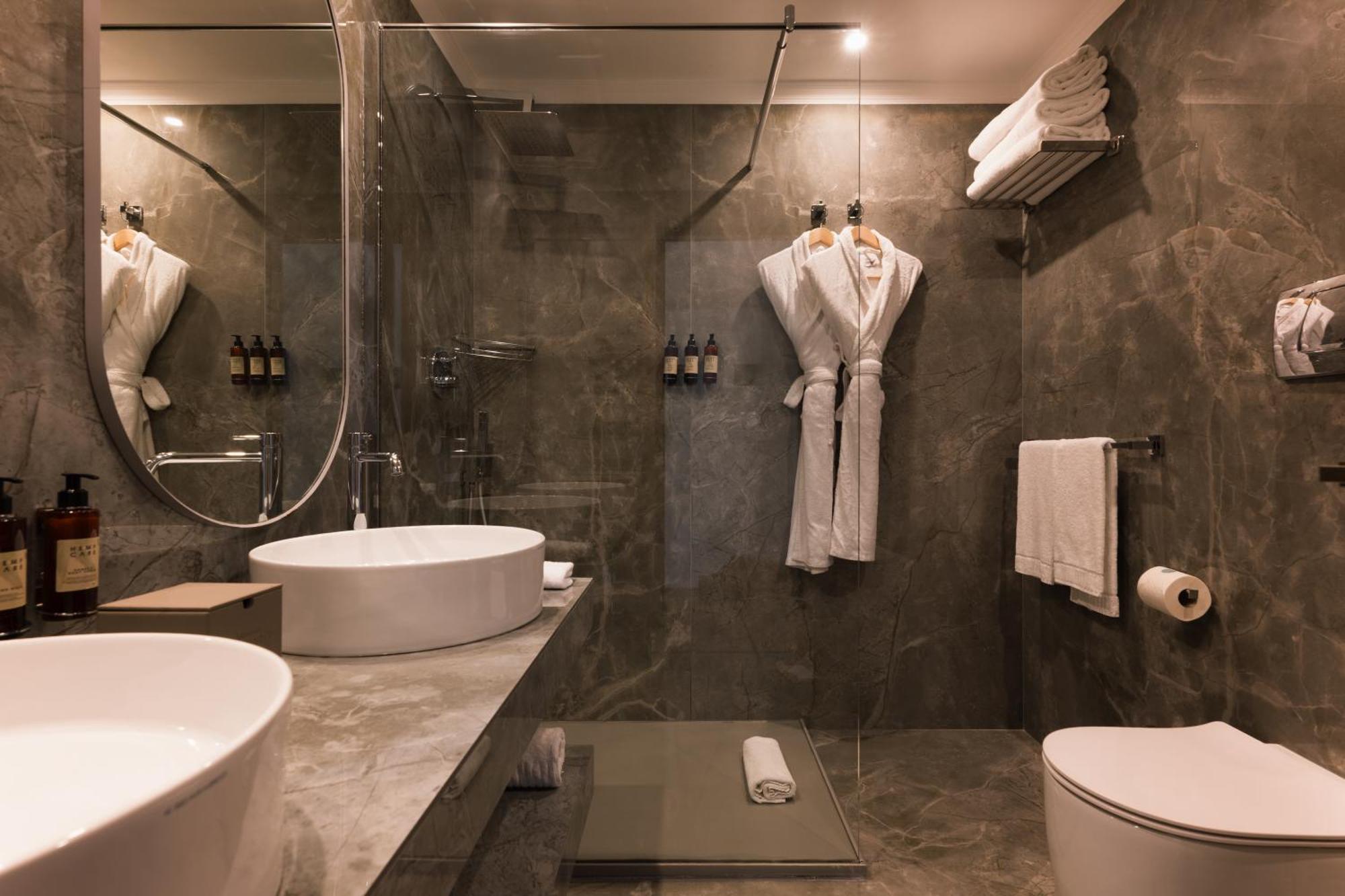 Deluxe Double Room with Sea View,1679572095:JPEG