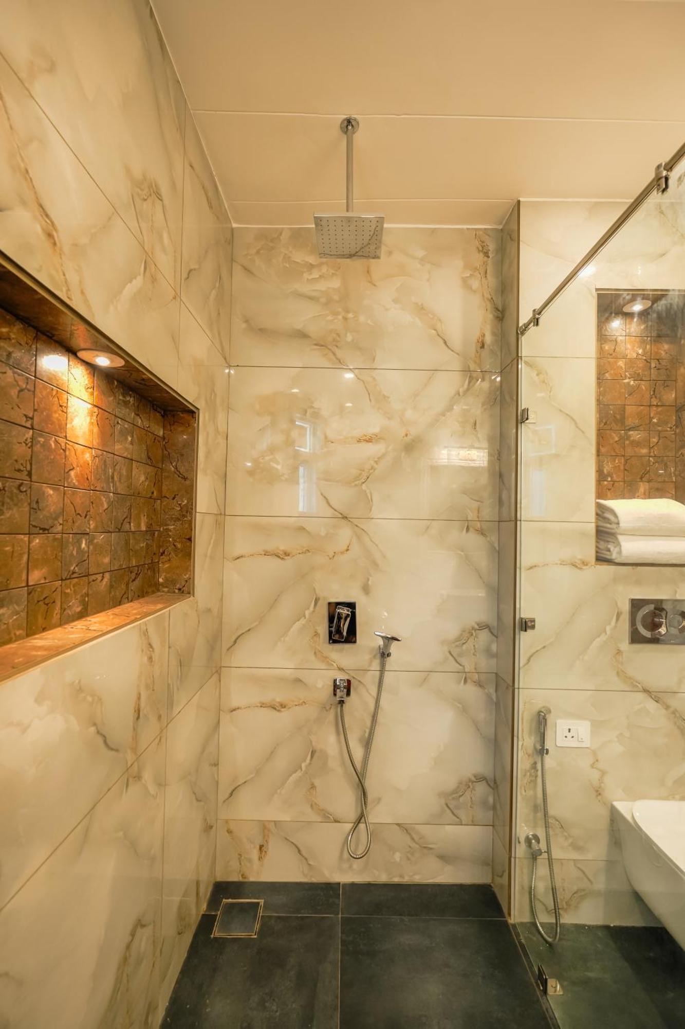 Two-Bedroom Apartment with View,1682477048:JPEG