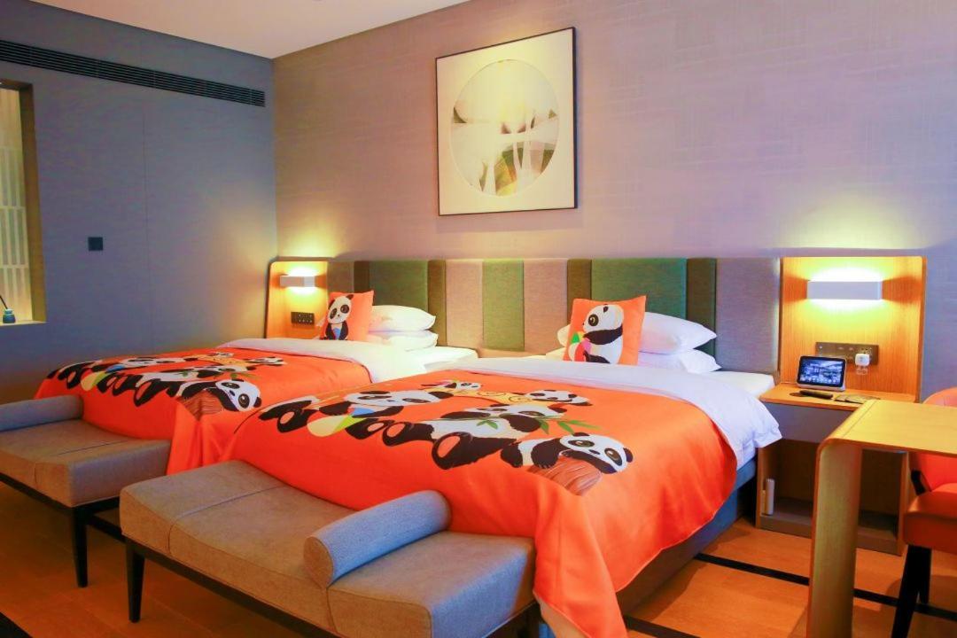 Family Room,1681693732:JPEG