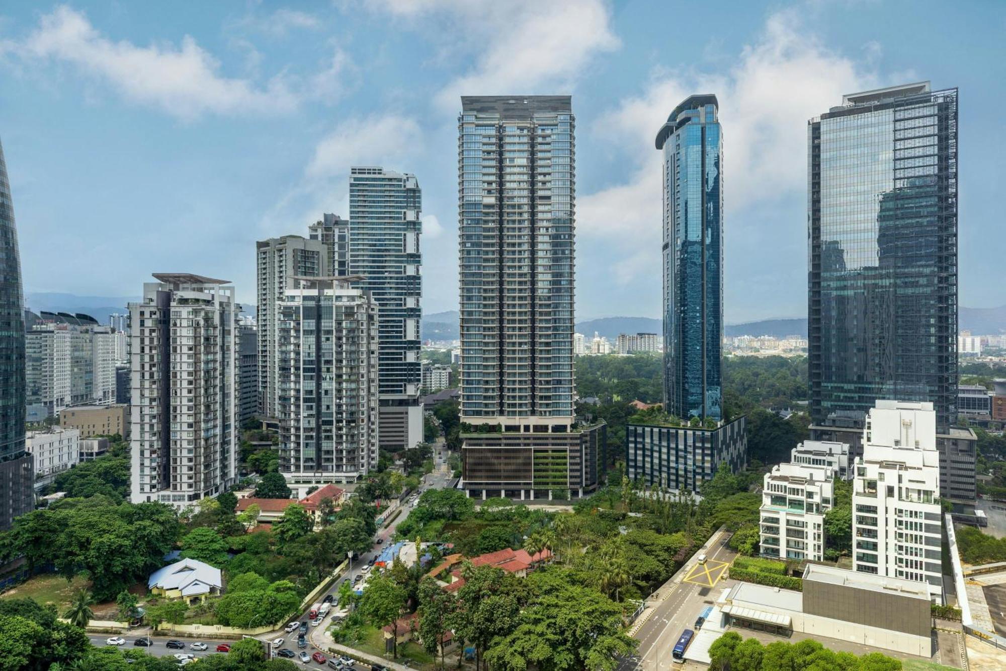 One-Bedroom Apartment with King Bed - Hill View