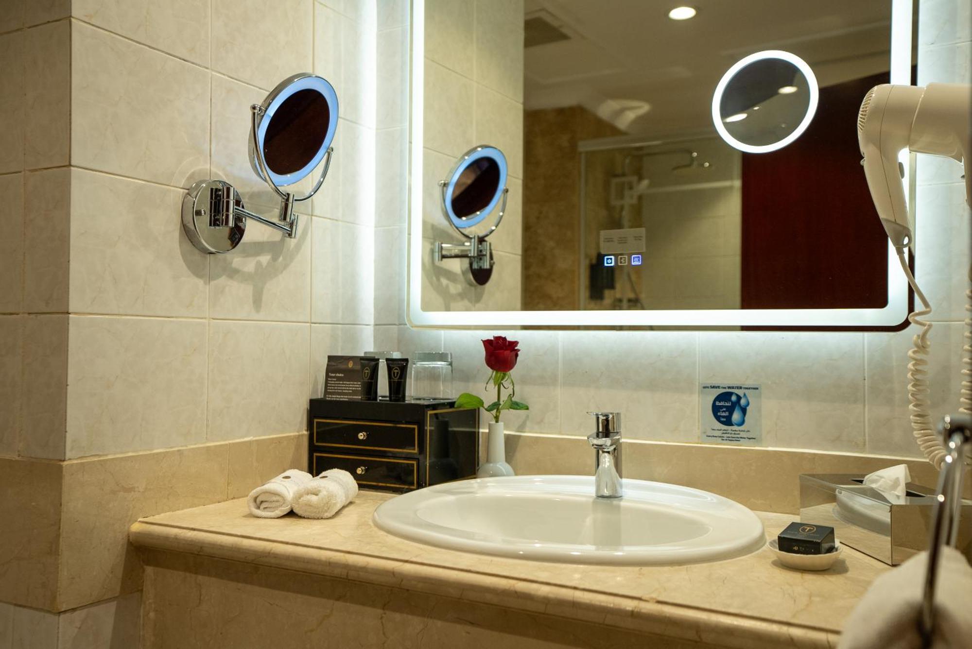 Deluxe King Bed  Room with Haram view,1686434477:JPEG