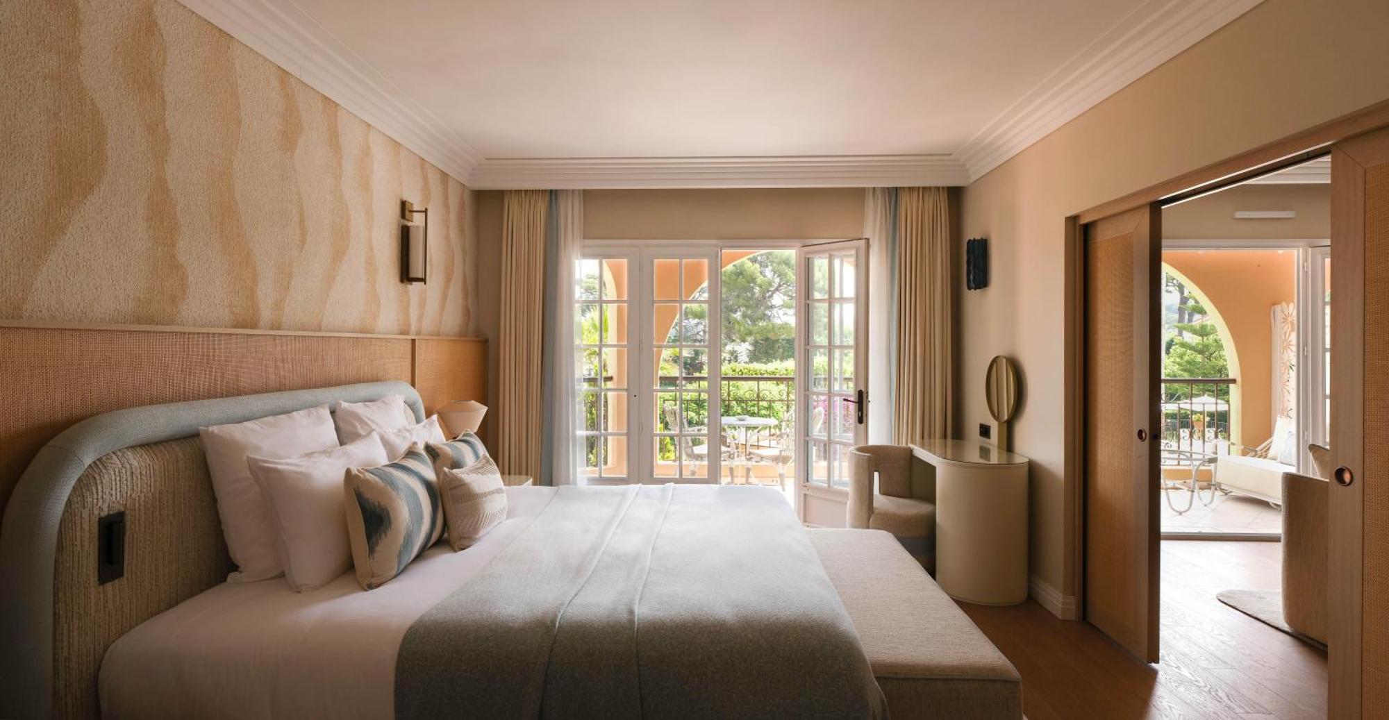 Suite with Pool View