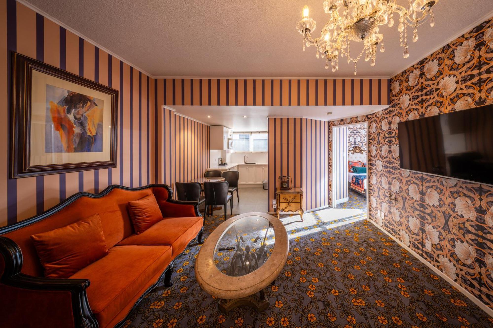 Two-Bedroom Suite,1690938235:JPEG