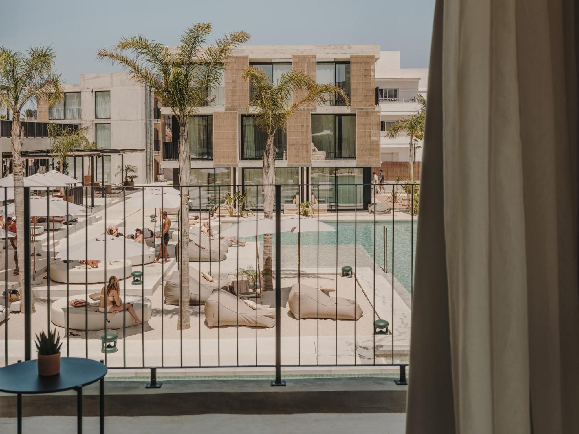 Nomad Junior Suite Pool View,1694490663:JPEG